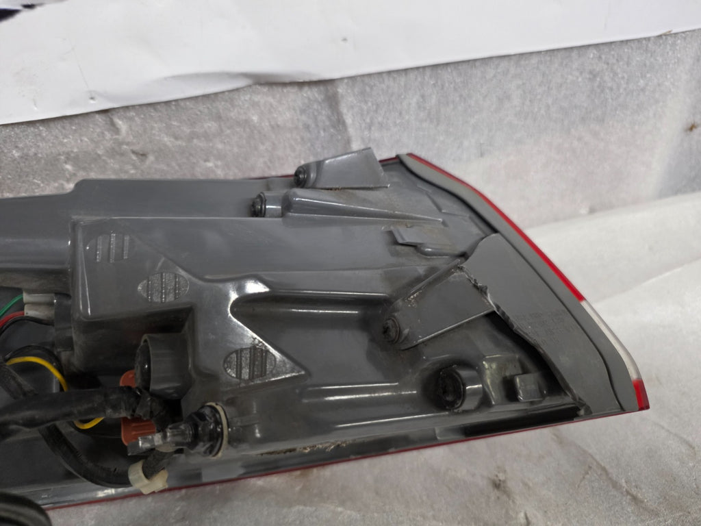2017 2018 Hyundai Elantra Right Passenger Tail Light Lamp Taillight OEM 92402F30