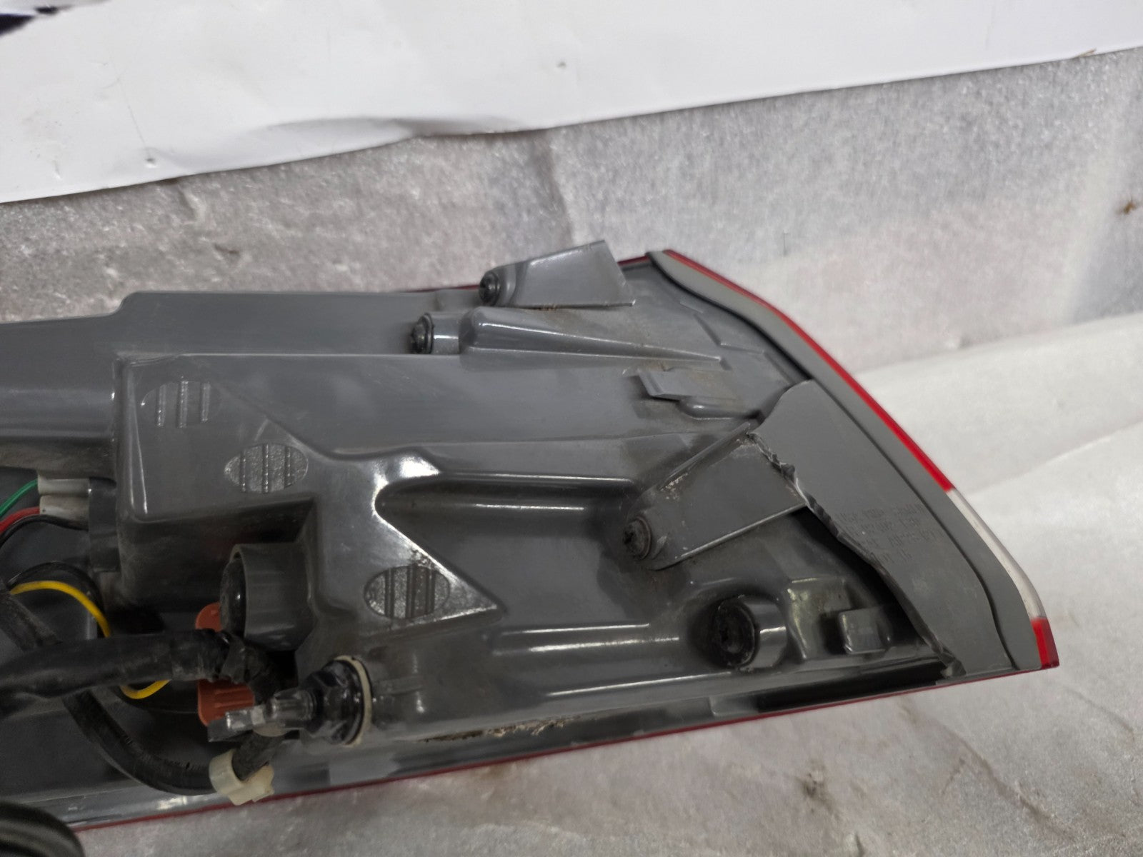 2017 2018 Hyundai Elantra Right Passenger Tail Light Lamp Taillight OEM 92402F30