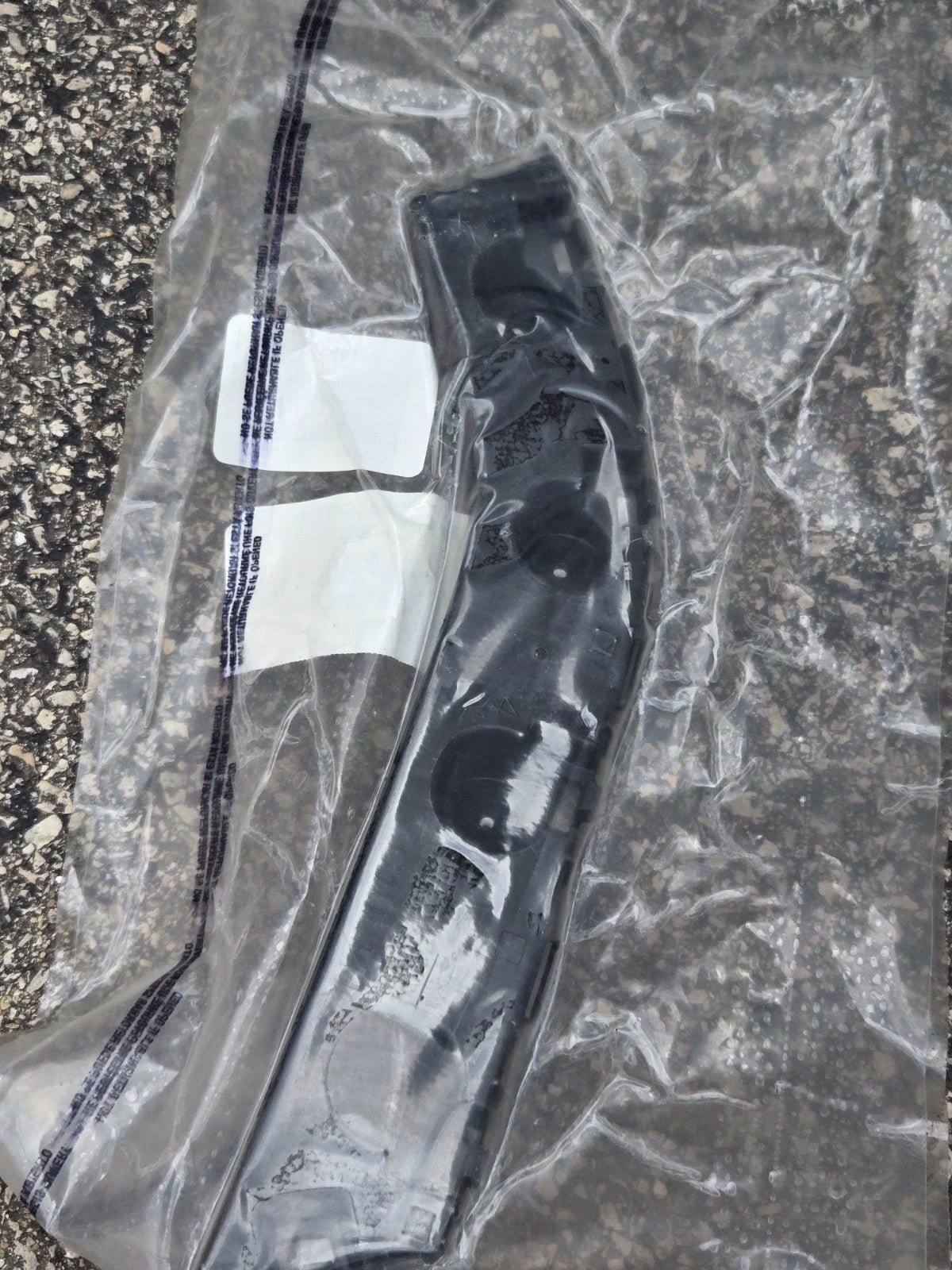 NEW GM OEM 17-18 CADILLAC XT5 REAR BUMPER- GUIDE BRACKET LEFT GMC 84169339