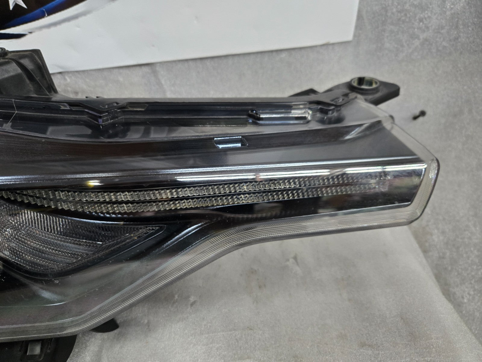 2017-2020 Maserati Levante Xenon Right HID Headlight 670034640 OEM COMPLETE