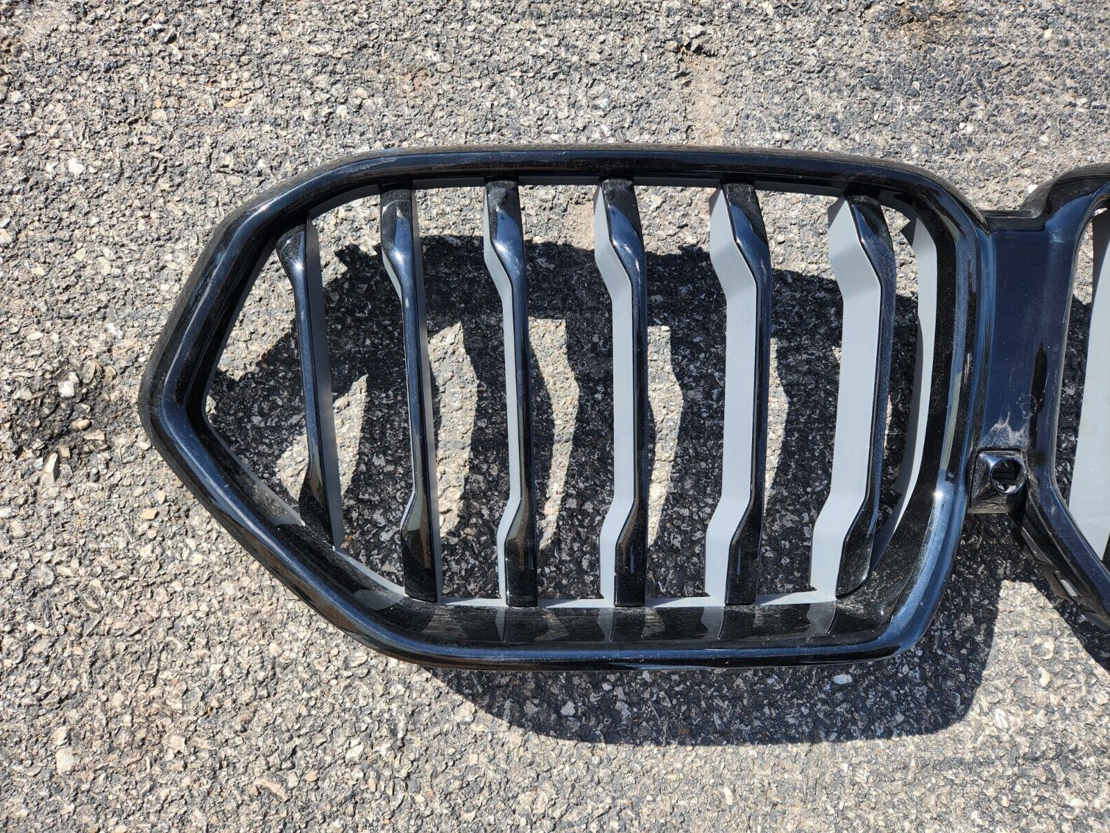 2020 2021 2022 2023 BMW X6 G06 Front Bumper Upper Kidney Grille Assembly OEM
