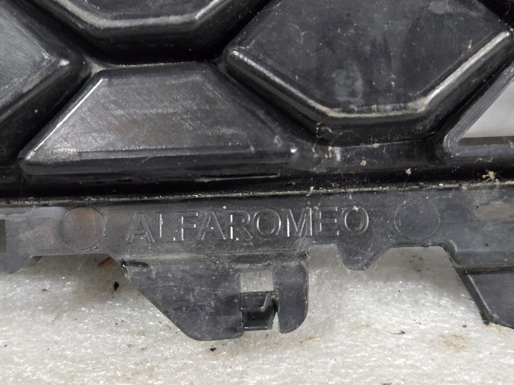 2017-2021 ALFA ROMEO GIULIA FRONT BUMPER LEFT LOWER GRILLE 156107969 OEM