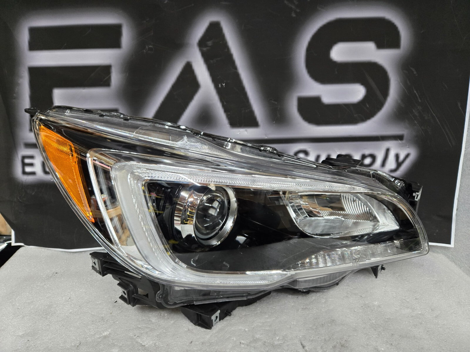 2015 2016 2017 Subaru Outback Legacy Halogen w/LED Right Headlight Lamp OEM