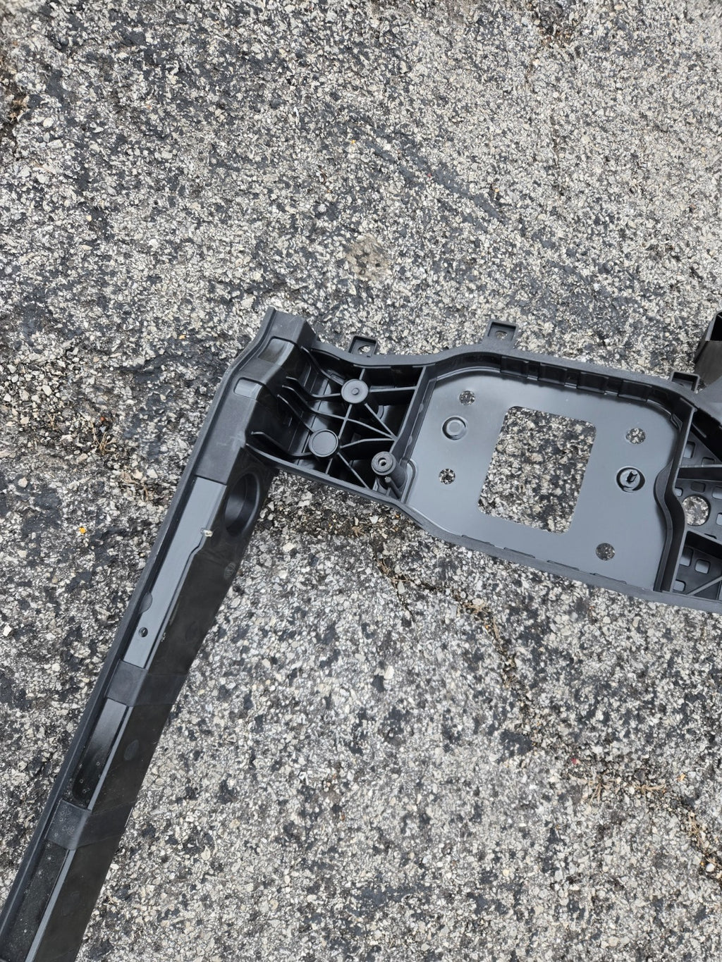 24 25 26 HYUNDAI SANTA FE FRONT RADIATOR SUPPORT CARRIER FRAME OEM 64101-R6000