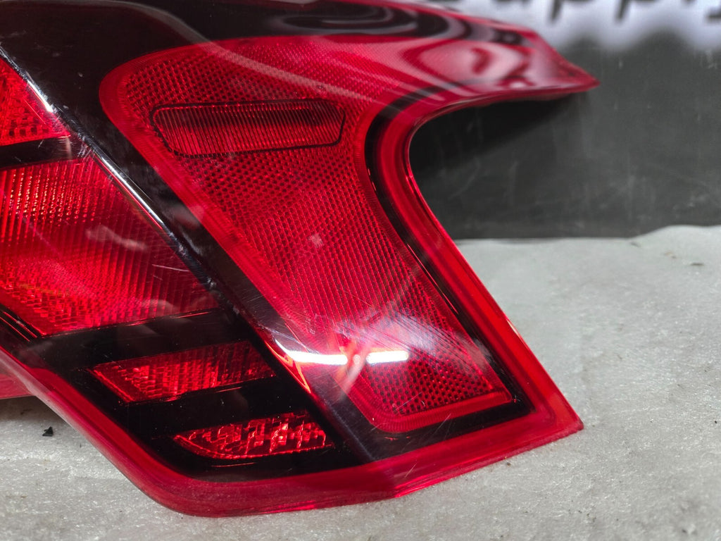 2021 2022 2023 Hyundai Santa Fe Right RH Halogen Taillight OEM 92402-S2500