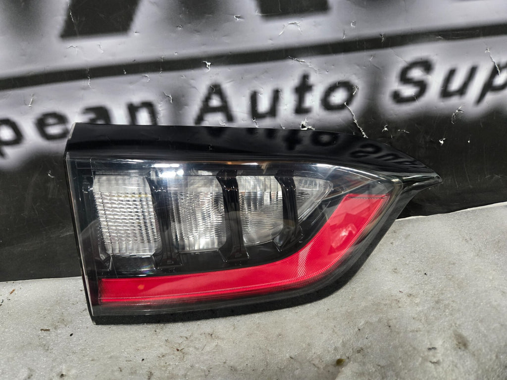 2019-23 JEEP CHEROKEE REAR LEFT DRIVER SIDE INNER TAIL LIGHT TAIL OEM 68275965AI