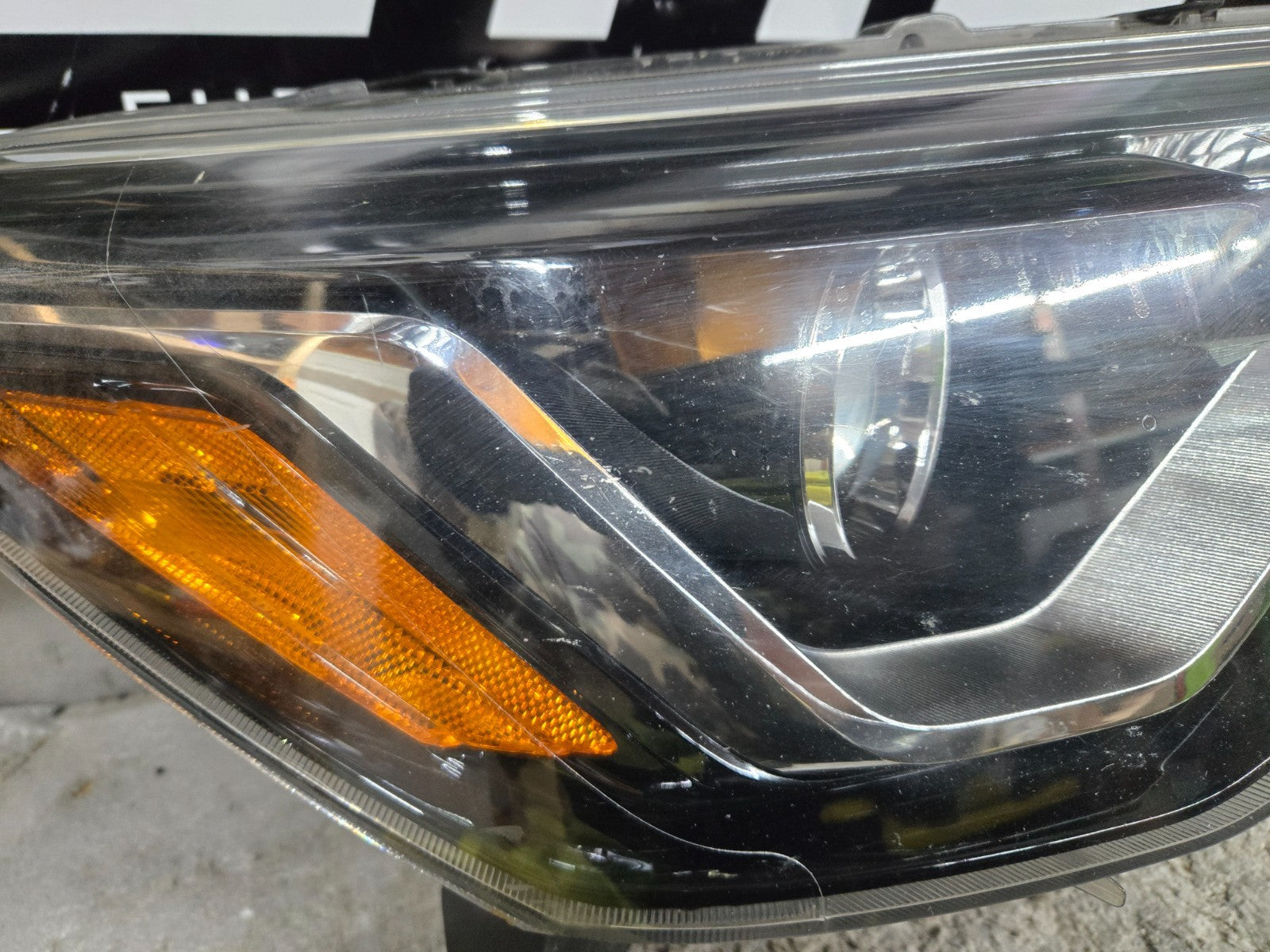 2017-2019 Nissan Pathfinder Right RH Halogen w/LED Headlight 26010-9PF1A OEM