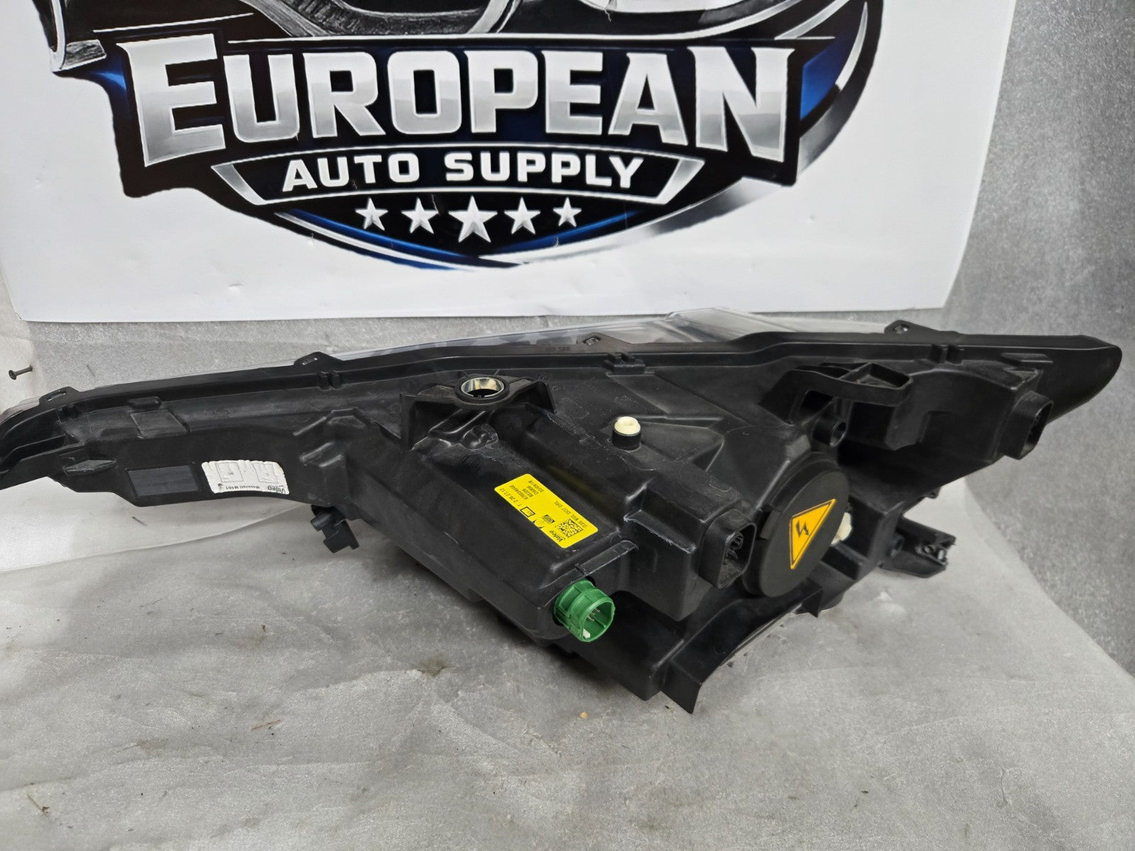 2017-2020 Maserati Levante Xenon Right HID Headlight 670034640 OEM COMPLETE