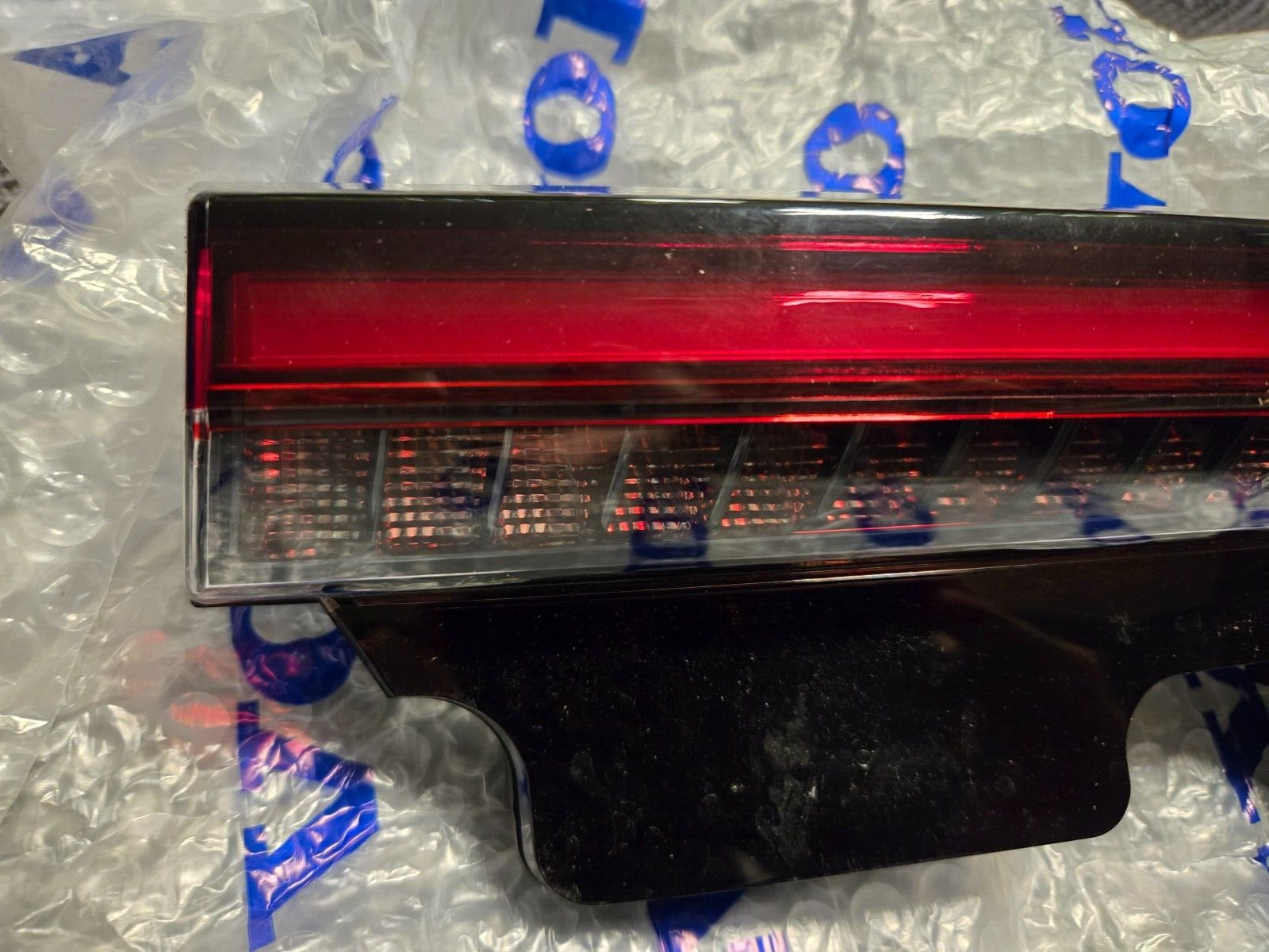 2022 2023 Volvo C40 Tail Light Right  Trunk Lid OEM LED 32365675 RH Side