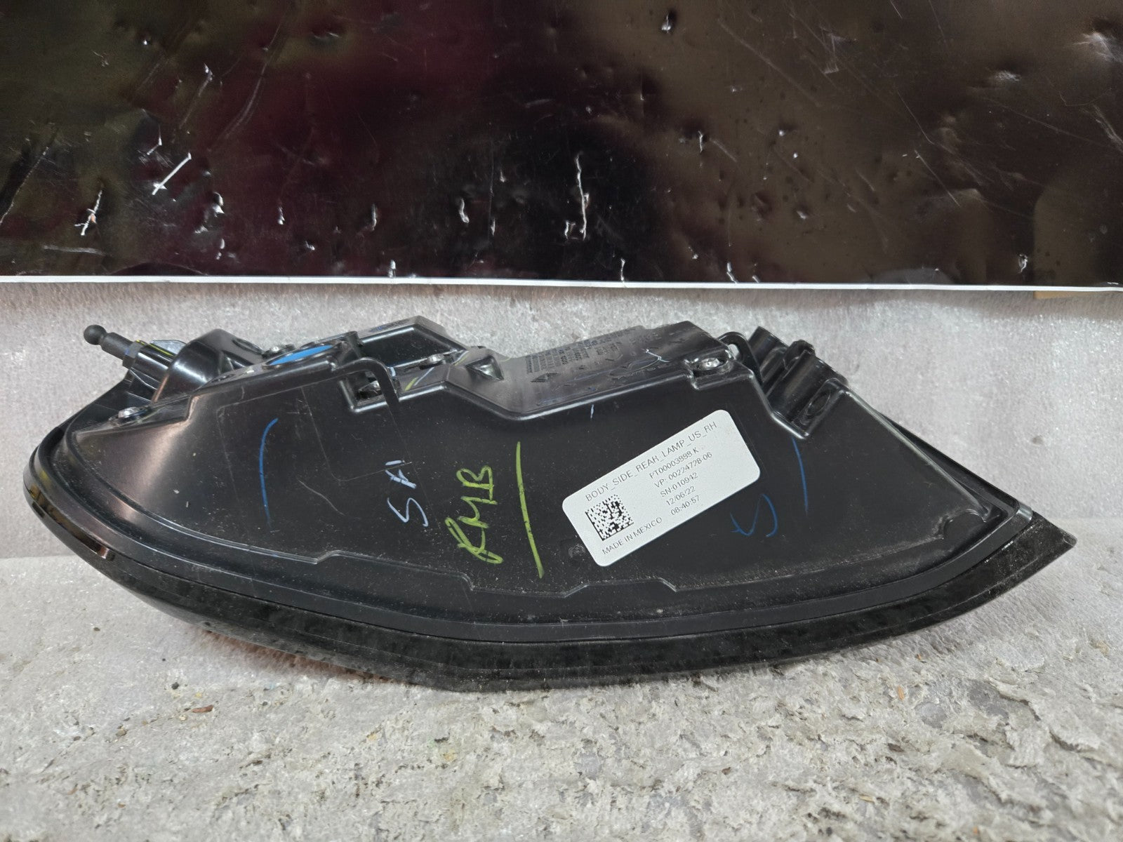 2022-2024 Rivian R1T LED Tail Light Lamp Right Passenger PT00003888 OEM