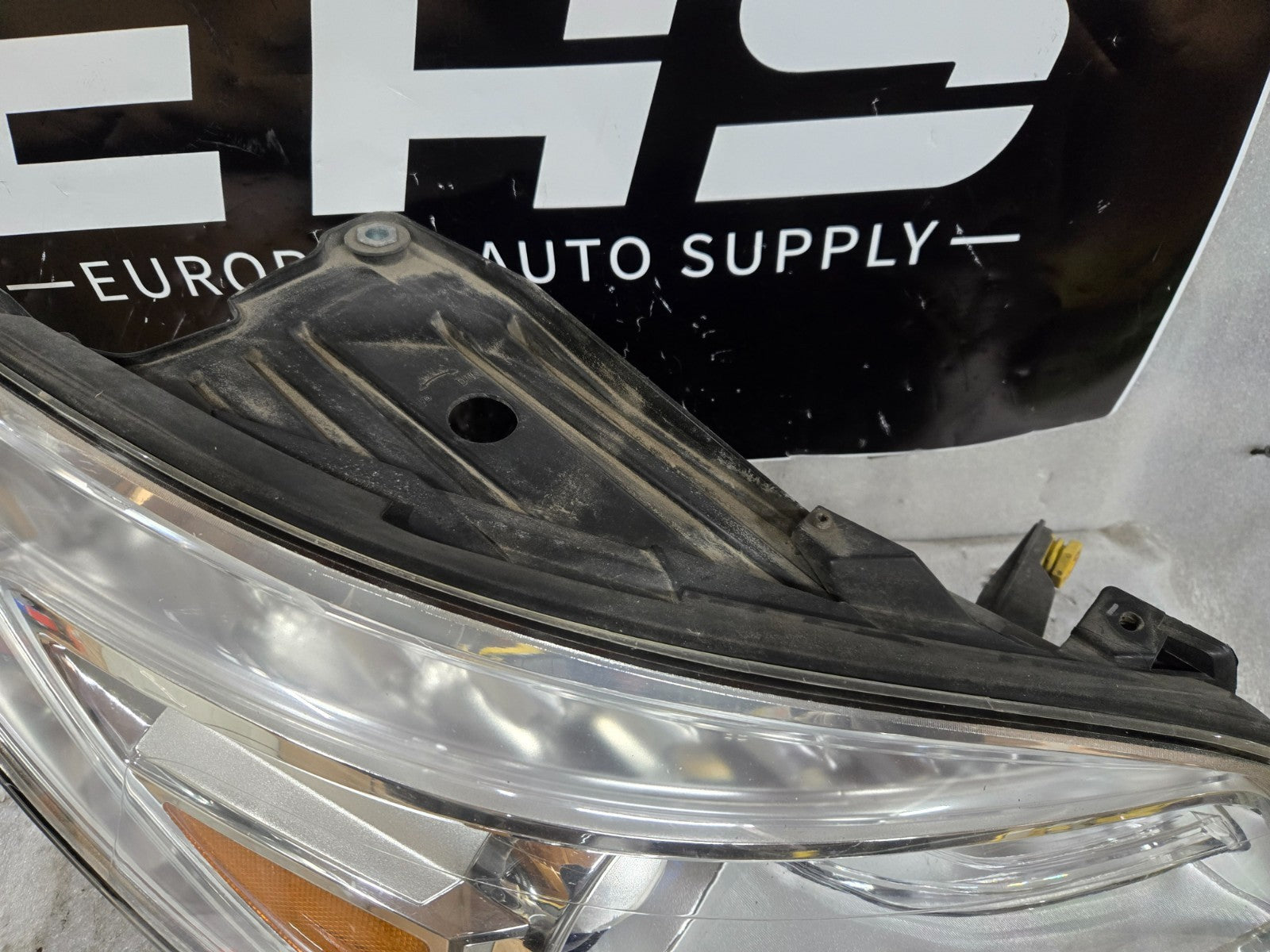 2013-2017 Buick Enclave Xenon HID Headlight NON-AFS Right Passenger Side OEM
