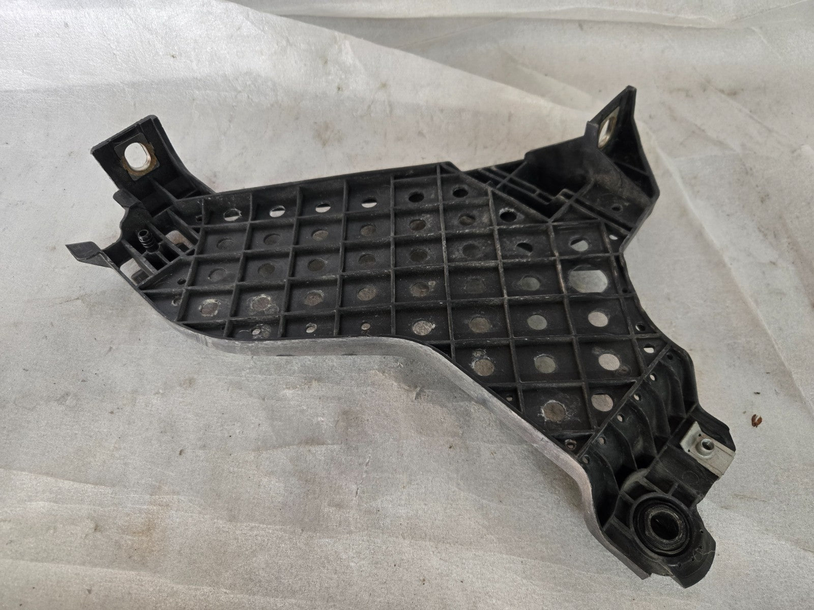 2015-2018 AUDI Q3 LEFT LH DRIVER SIDE HEADLIGHT BRACKET MOUNT OEM 8U0941453