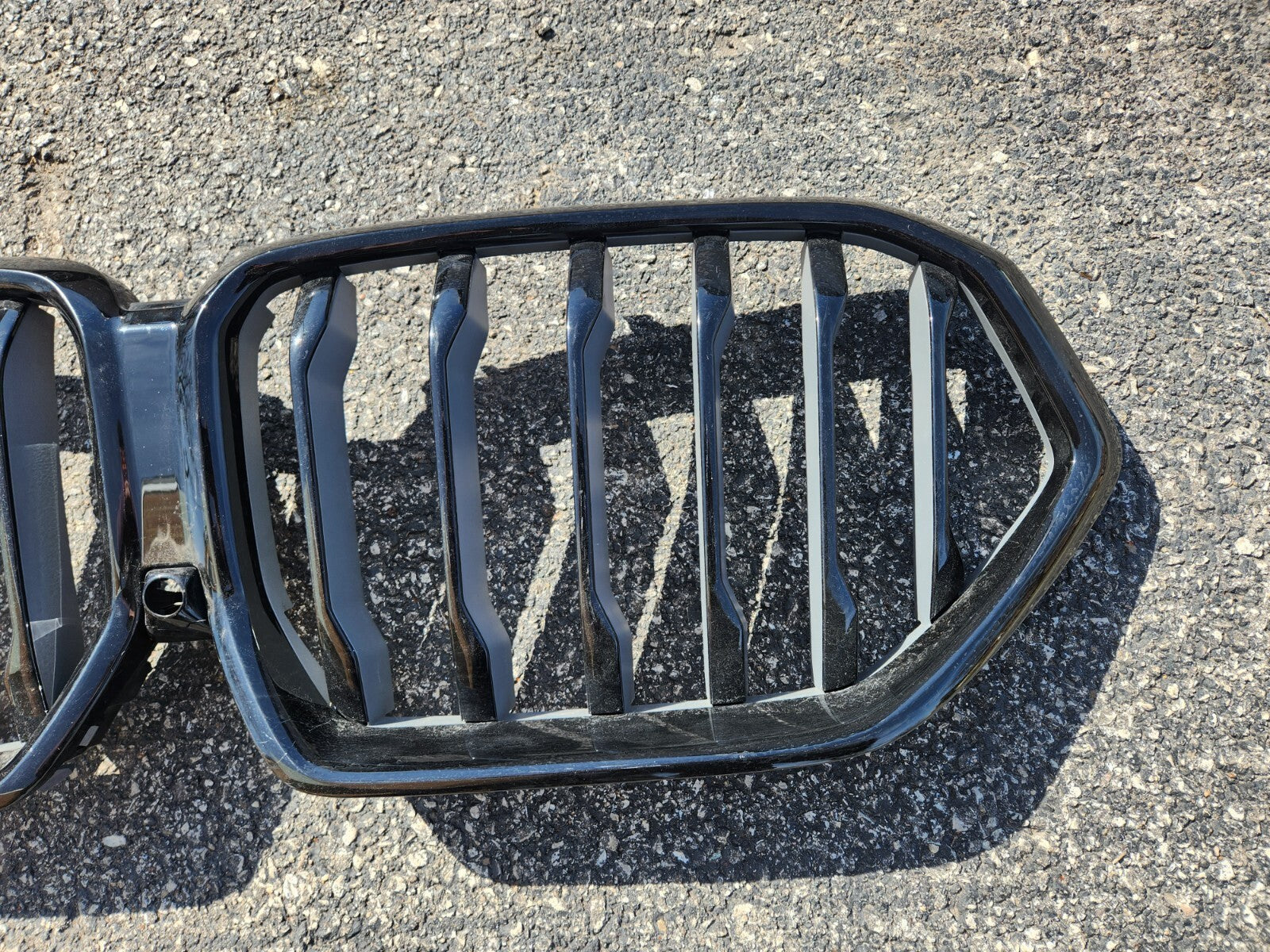 2020 2021 2022 2023 BMW X6 G06 Front Bumper Upper Kidney Grille Assembly OEM
