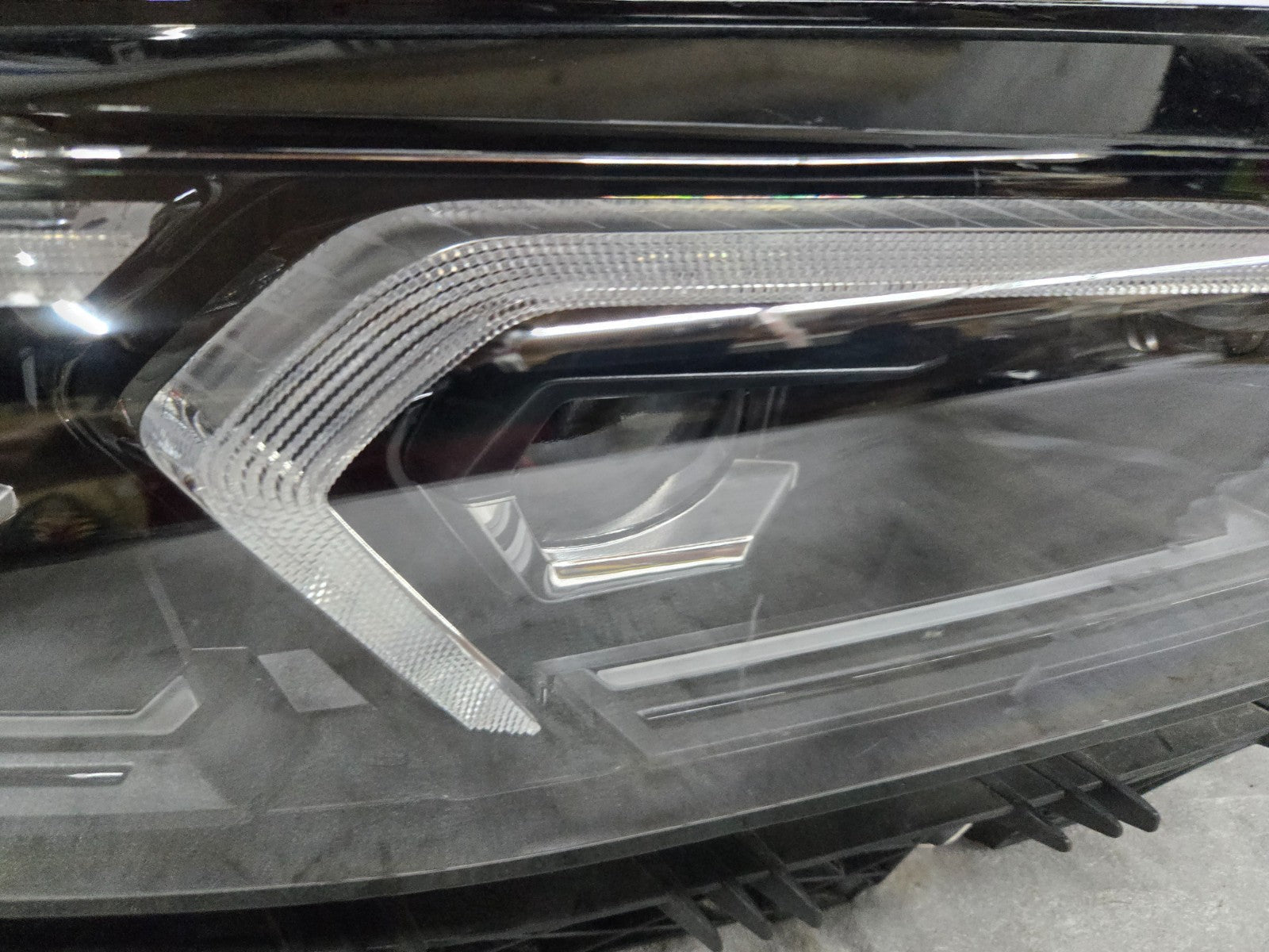 2022-2025 BMW 3-Series Right RH Passenger Shadowline LED Headlight OEM 7886664