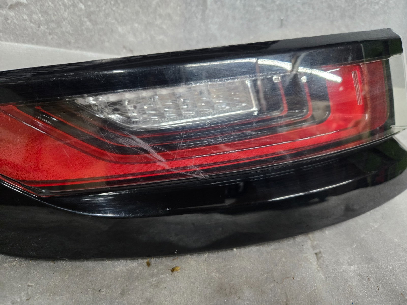 2018-2023 LAND RANGE ROVER VELAR REAR LEFT DRIVER SIDE OUTER TAILLIGHT LAMP OEM