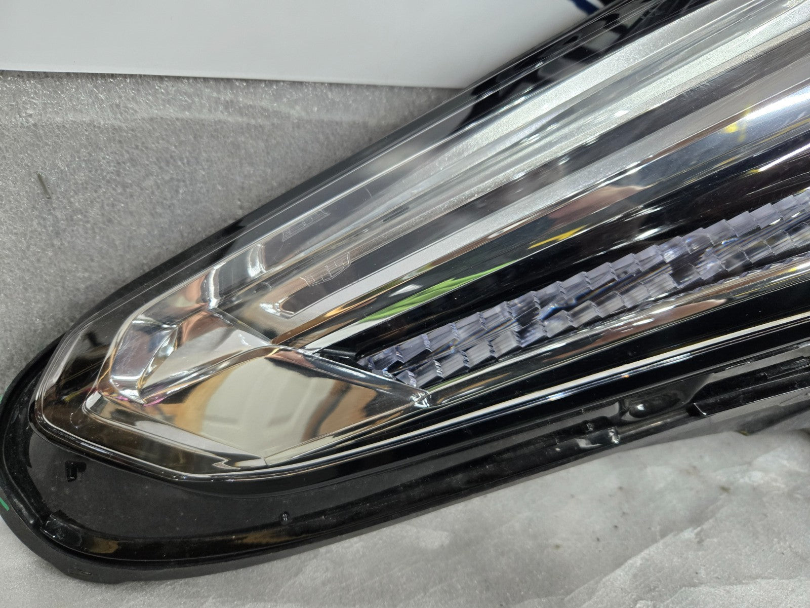 2017-2020 Cadillac XT5 OEM Right RH Passenger Side LED Headlight OEM 84826666