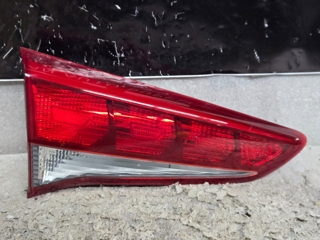 2016 - 2018 HYUNDAI TUCSON REAR LEFT DRIVER SIDE INNER TAILLIGHT LIGHT LAMP OEM