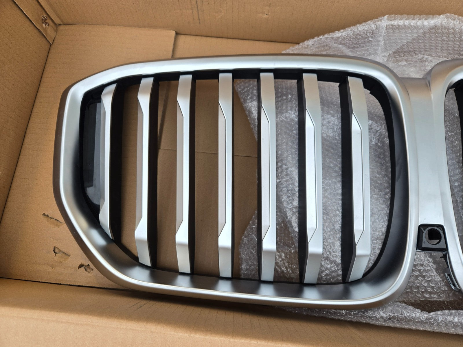 23-26  BMW X5 Front Bumper Grille 51135A67CC4 Camera Hole OEM G05 LCI SILVER 24