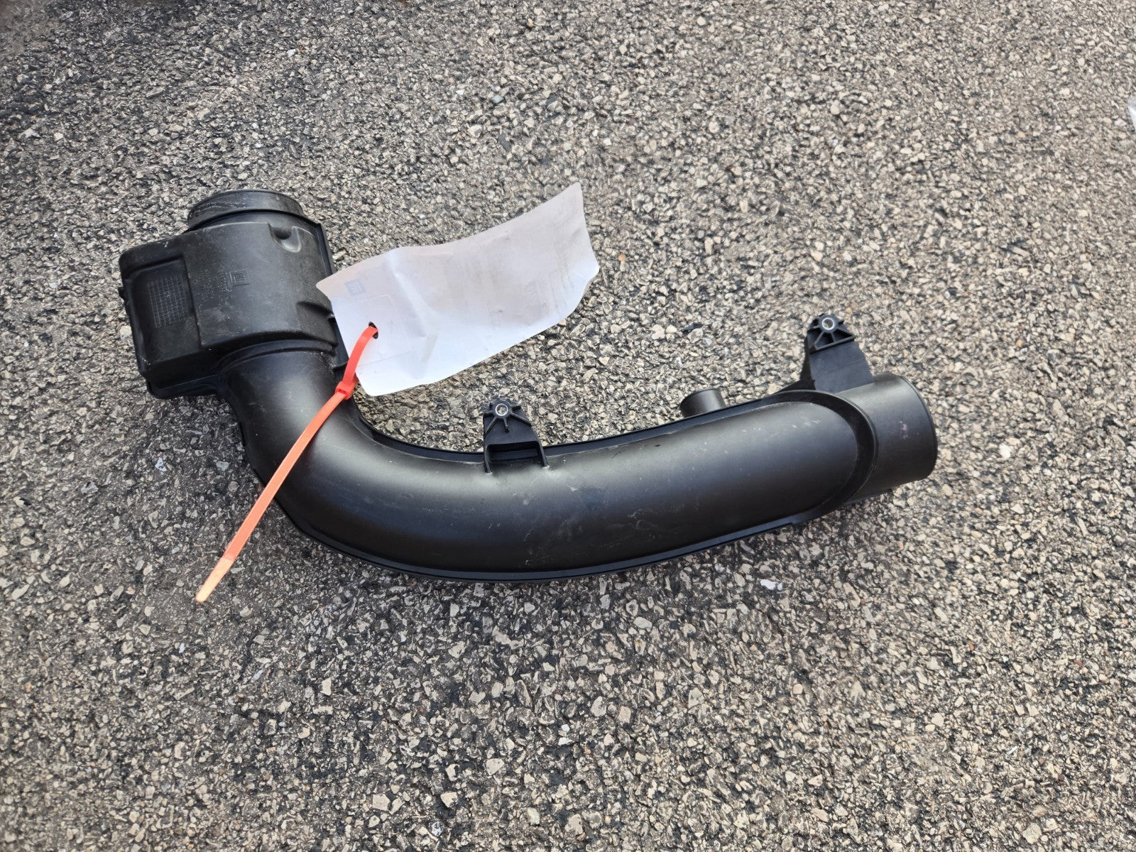 Genuine GM Air Cleaner Outlet Intermediate Duct 84470689 NEW OEM
