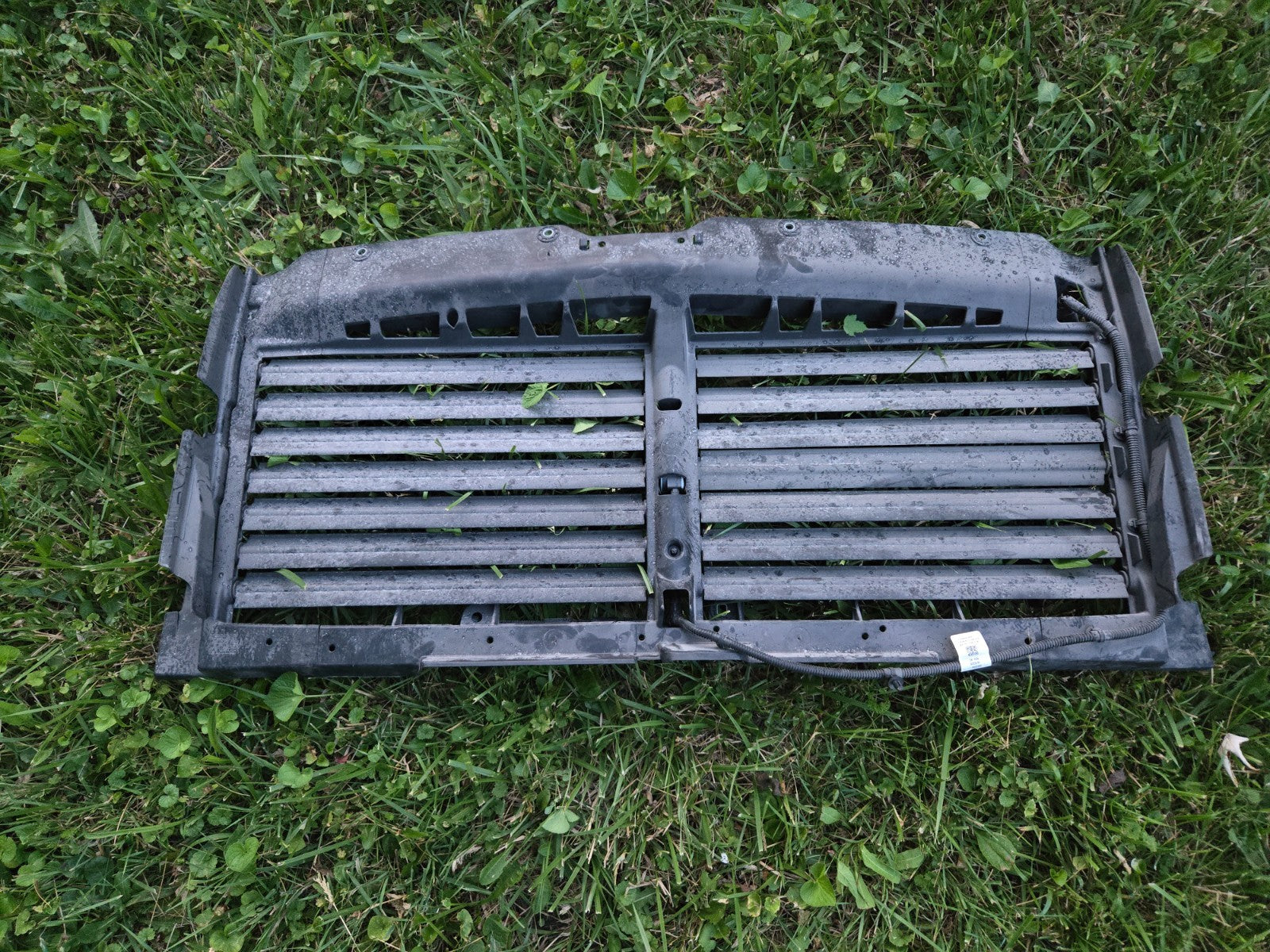 2021 2022 2023 Cadillac Escalade Genuine GM Shutter 87864515 OEM