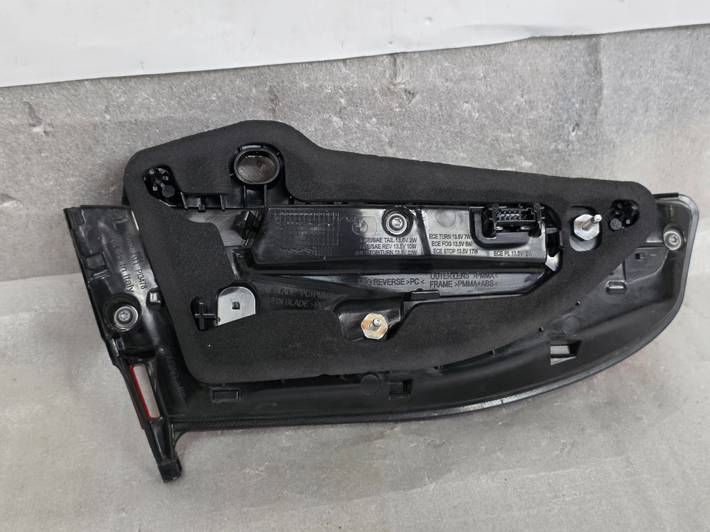 2020-2022 BMW 7 G11 G12 740 750 M760 ALPINA B7 TAIL LIGHT TRUNK LID RIGHT RH OEM