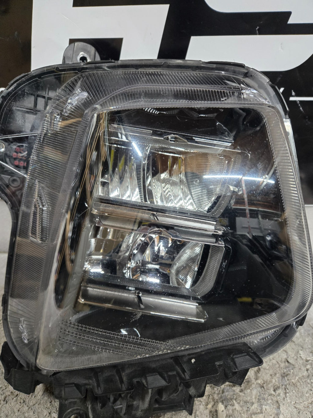 2022 2023 HYUNDAI TUCSON RIGHT PASSENGER FULL LED REFLECTOR LOWER HEADLIGHT OEM