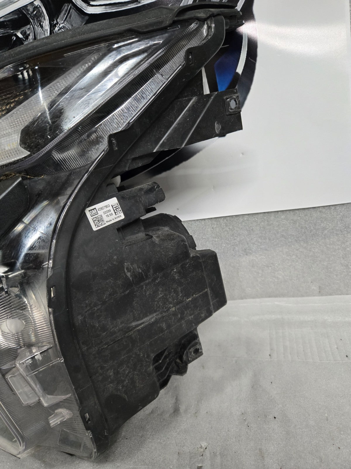2021 - 2023 Chevrolet Trailblazer Left Halogen/LED Headlight 42827953 OEM