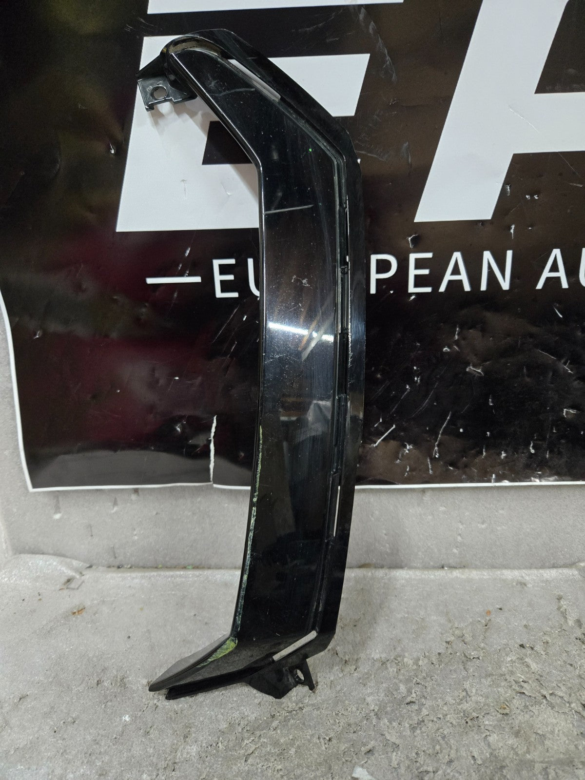2018-20 Lamborghini Urus Front Bumper Right RH Air Intake Frame 4ML807820 OEM