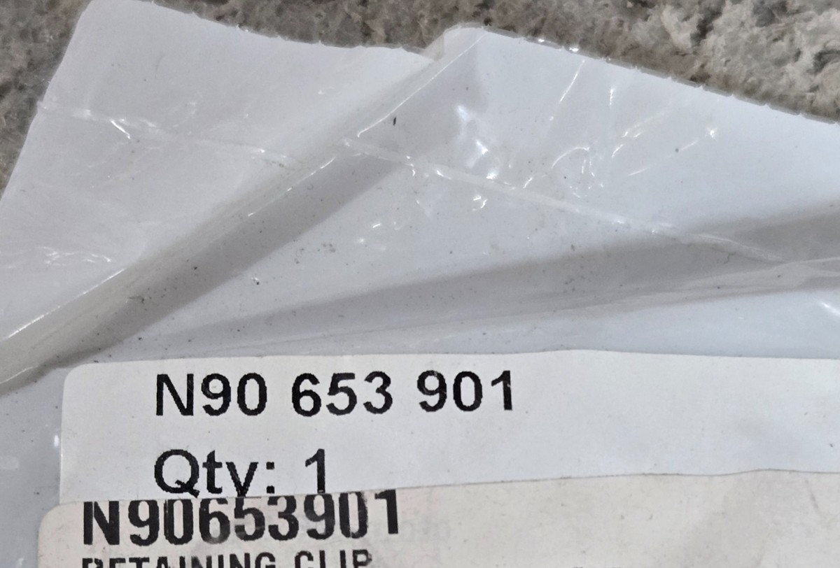 Genuine Volkswagen Audi Temp Sensor Retainer Retaining Clip N90653901 OEM NEW