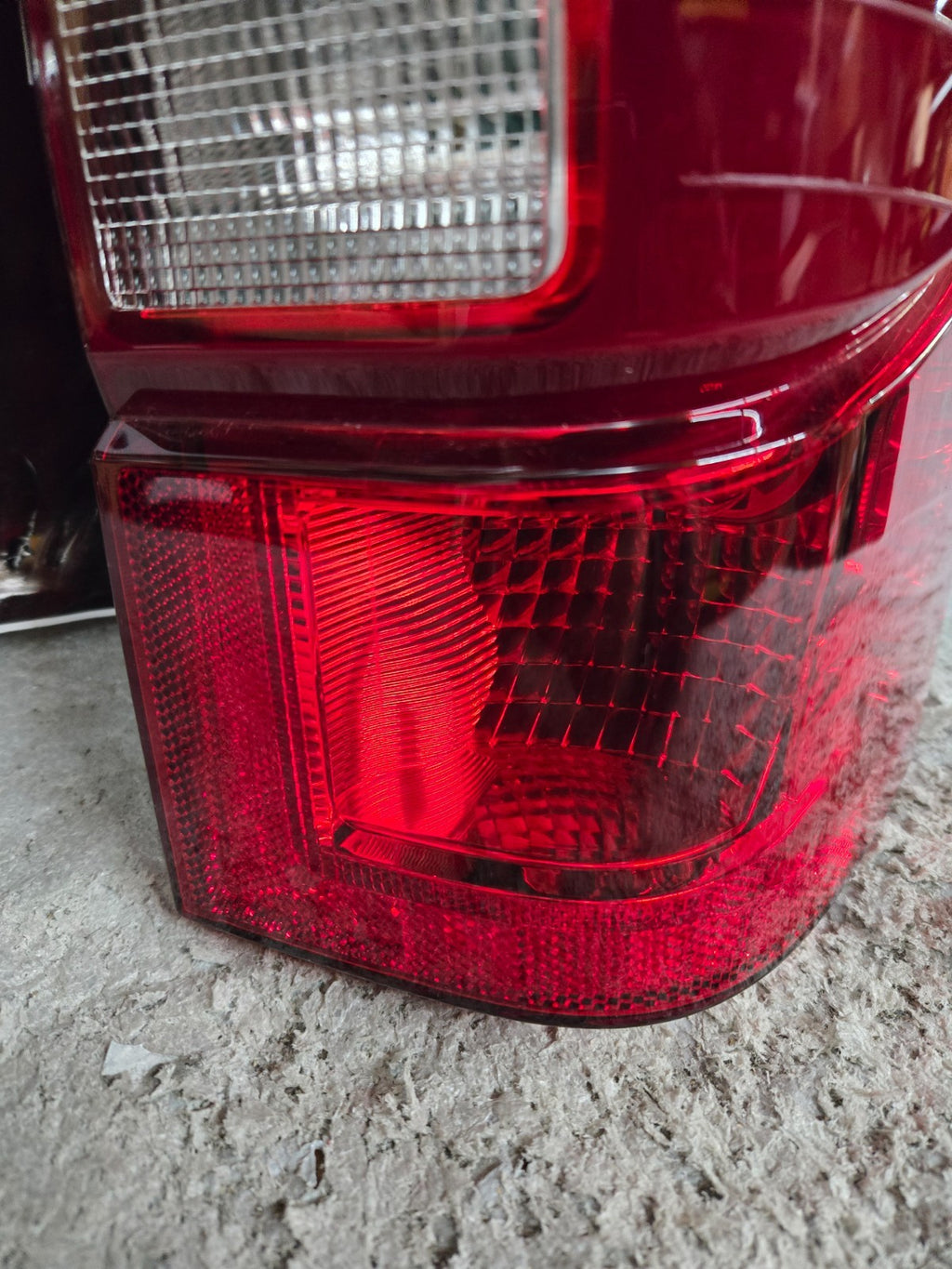 2020-22 Ford F250SD Right RH Passenger Taillight w/Blind Spot LC3B-13B504-BG OEM