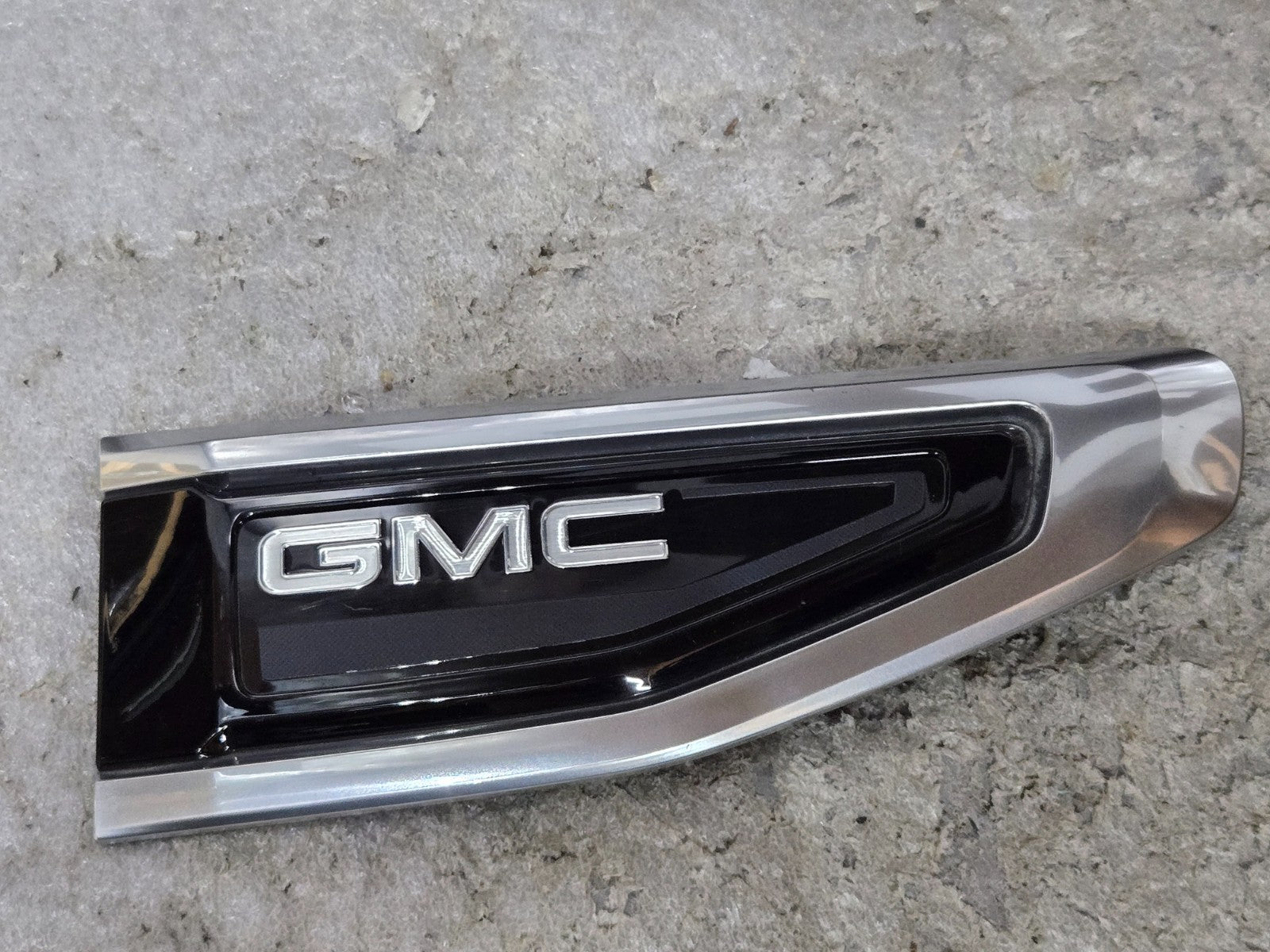 2021-2023 GMC Right RH Passenger Side Fender Vent Cover 544979545 OEM