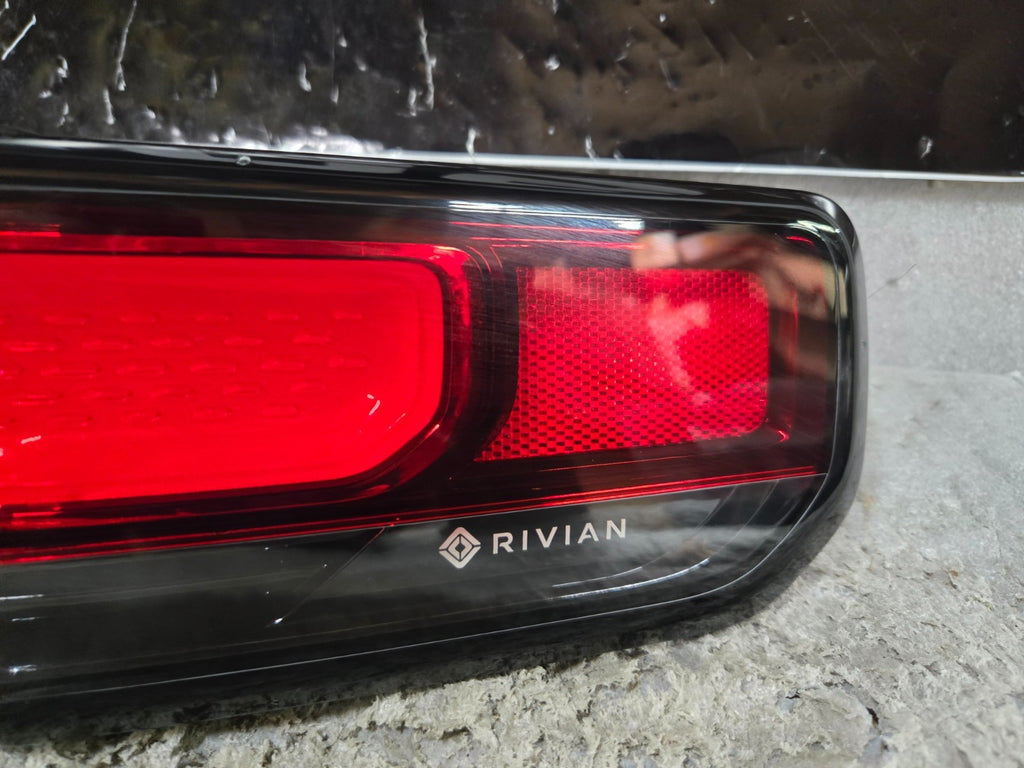 2022-2024 Rivian R1S R1T Right RH Passenger OUTER Tail Light OEM PT00000469-K