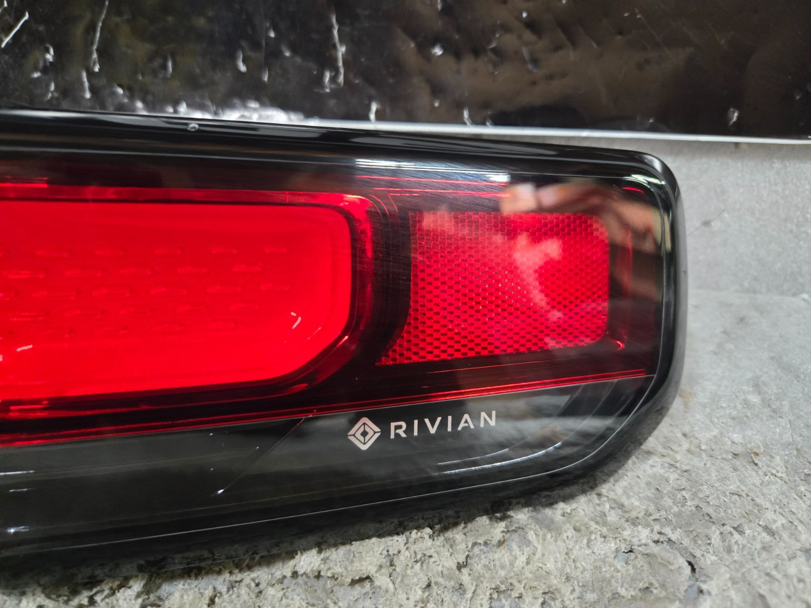 2022-2024 Rivian R1S R1T Right RH Passenger OUTER Tail Light OEM PT00000469-K