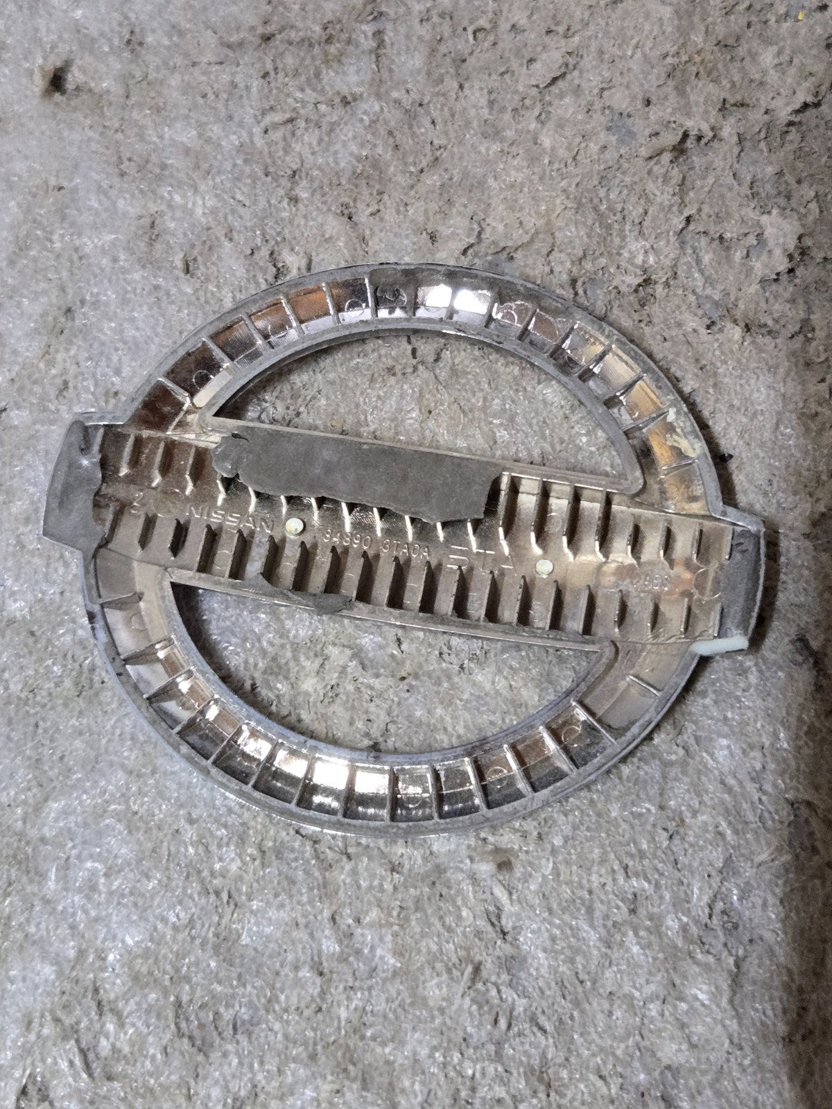 Genuine Nissan Emblem 84890-3TA0A USED OEM