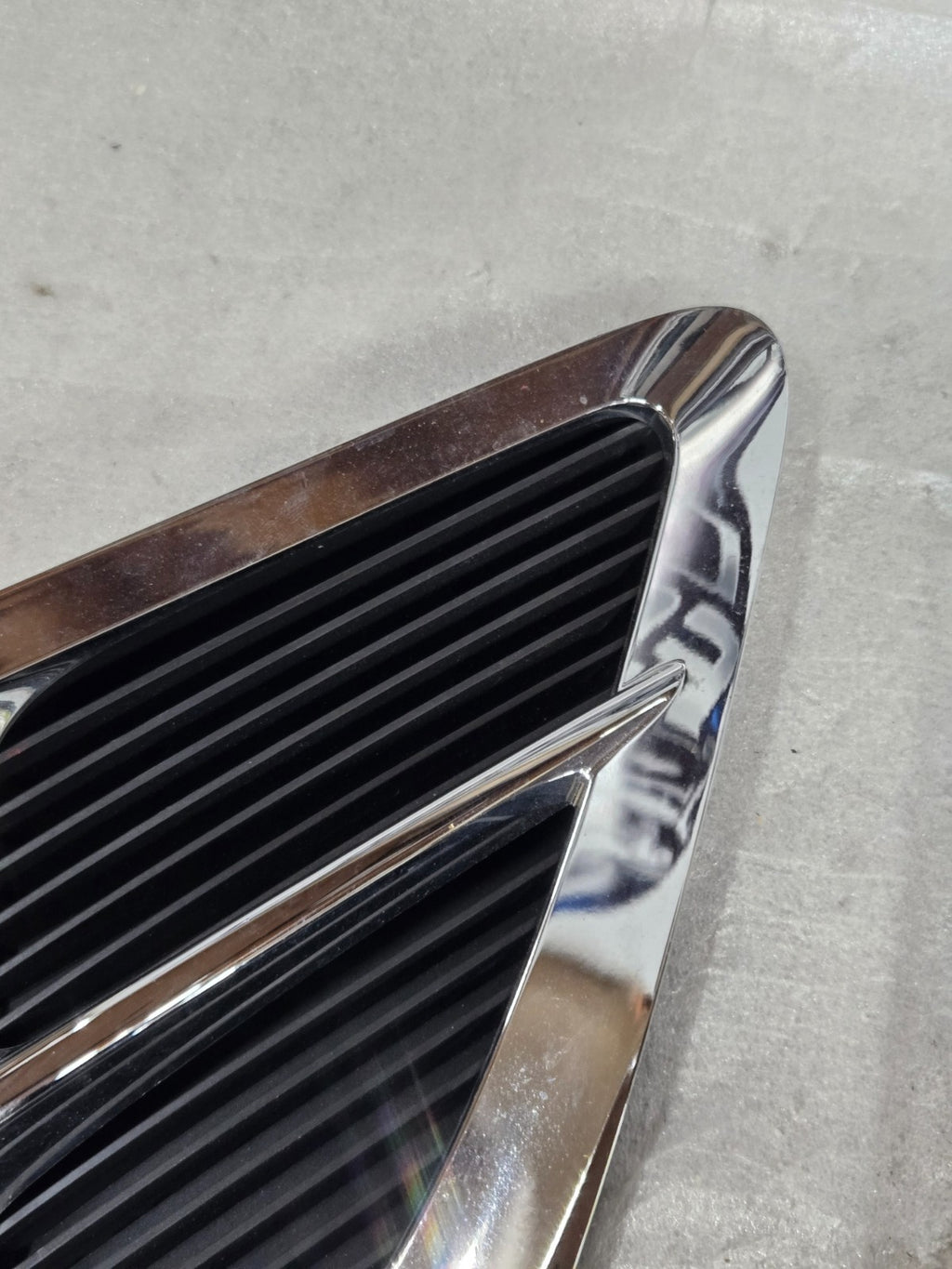 2018-2022 BENTLEY CONTINENTAL SPEED RIGHT RH FENDER VENT CHROME OEM 3SD821274C