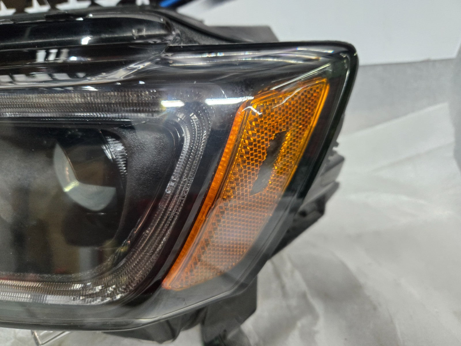 2017 - 2022 Jeep Grand Cherokee Left LH Non-AFS Xenon Headlight OEM 68426873AD
