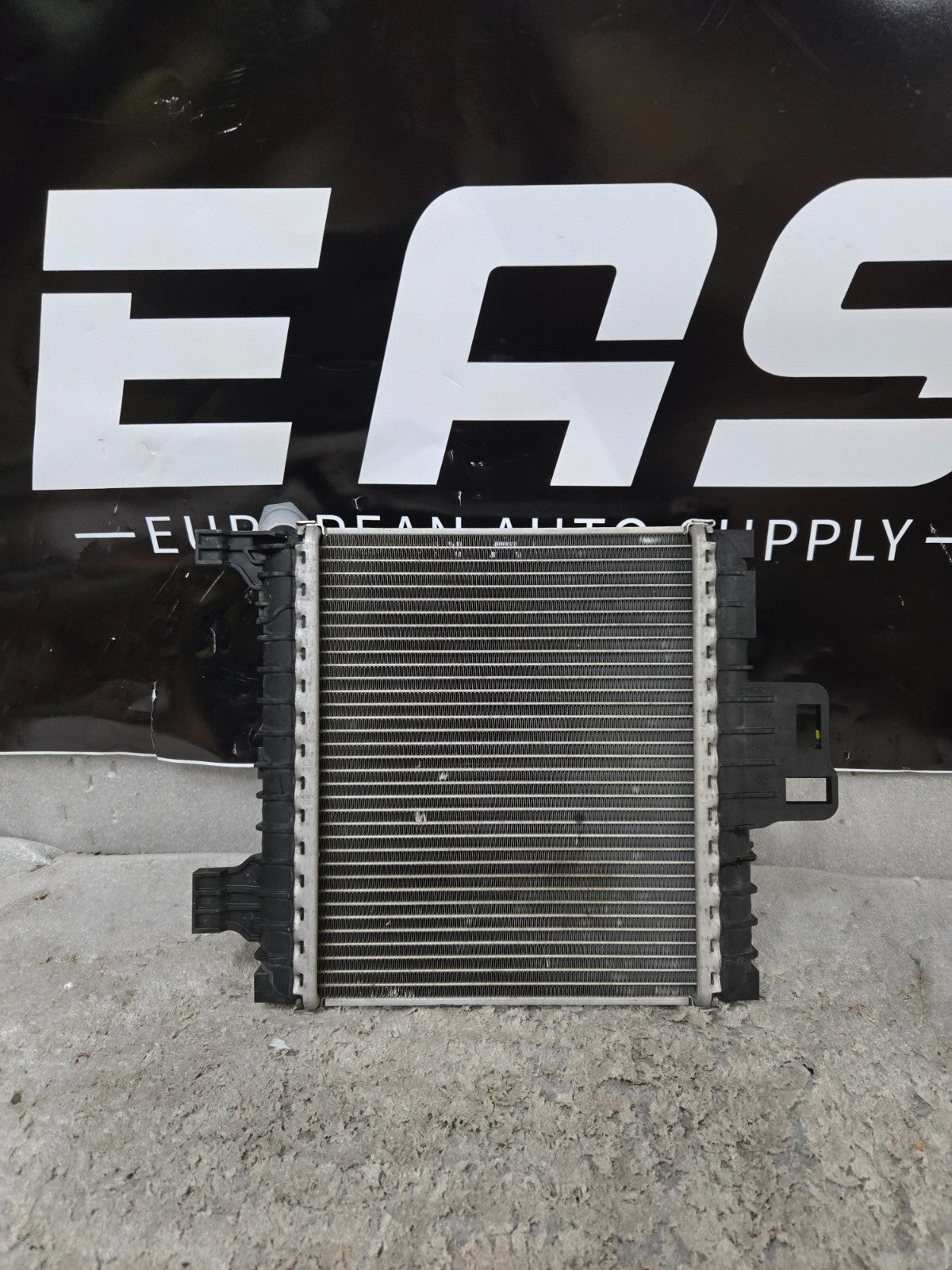 2018 2019 2020 2021 LAMBORGHINI URUS RADIATOR LEFT LH DRIVER SIDE OEM 4M0121218F