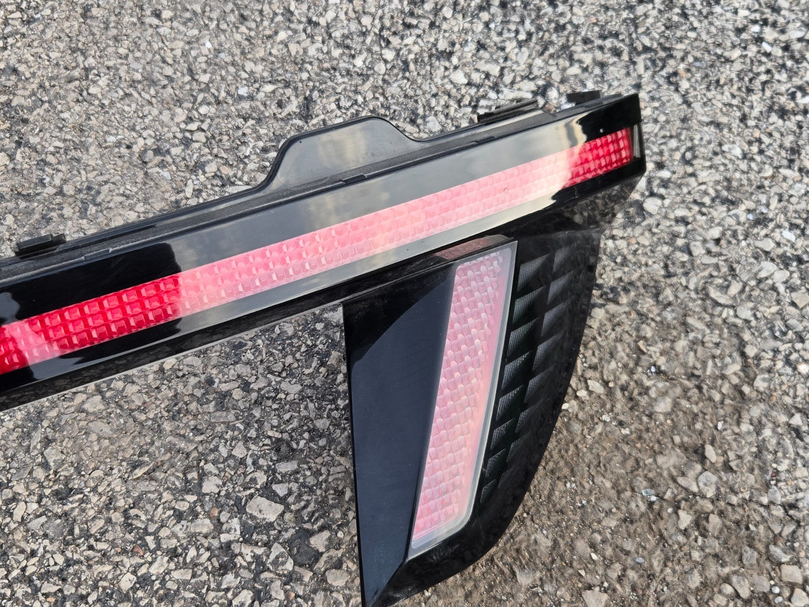 22-24 Hyundai Tucson Rear Center Trunk w/ Camera LED Tail Light OEM 92403-CW120