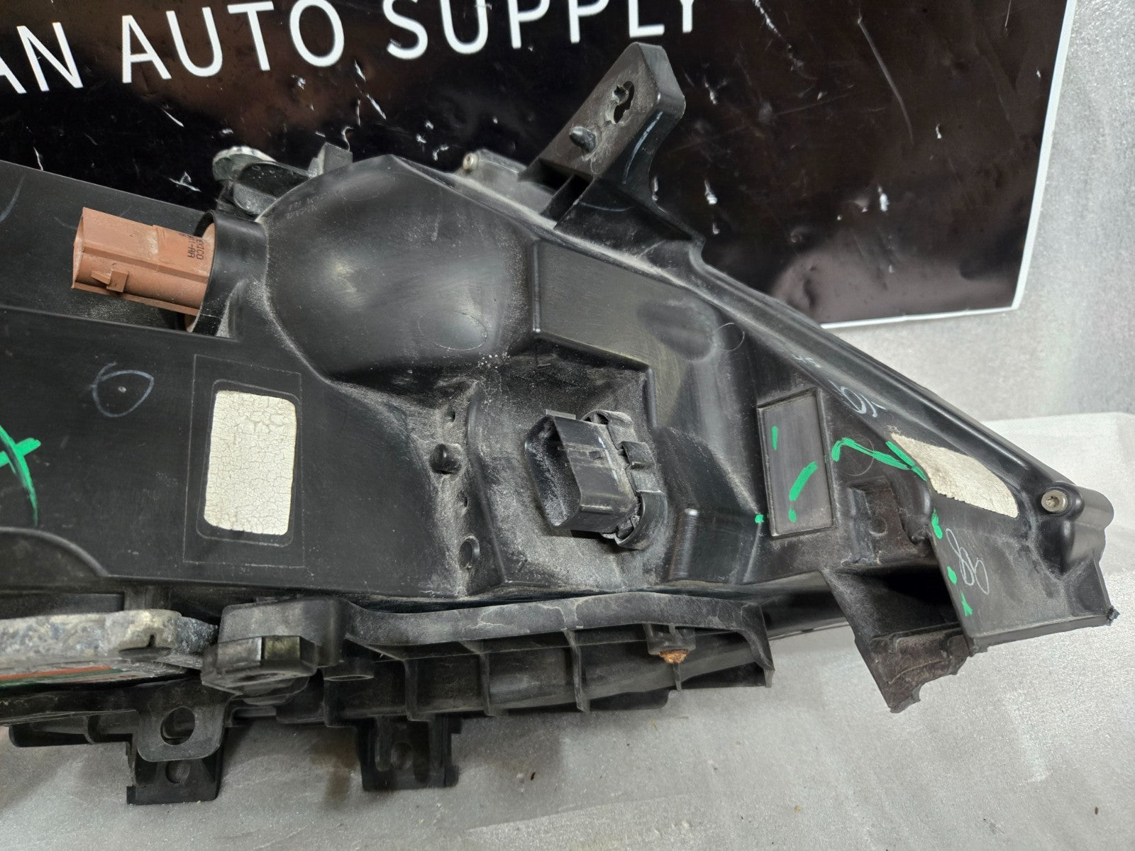 2015-2019 Lincoln MKC Left LH Driver Side Xenon HID Headlight OEM