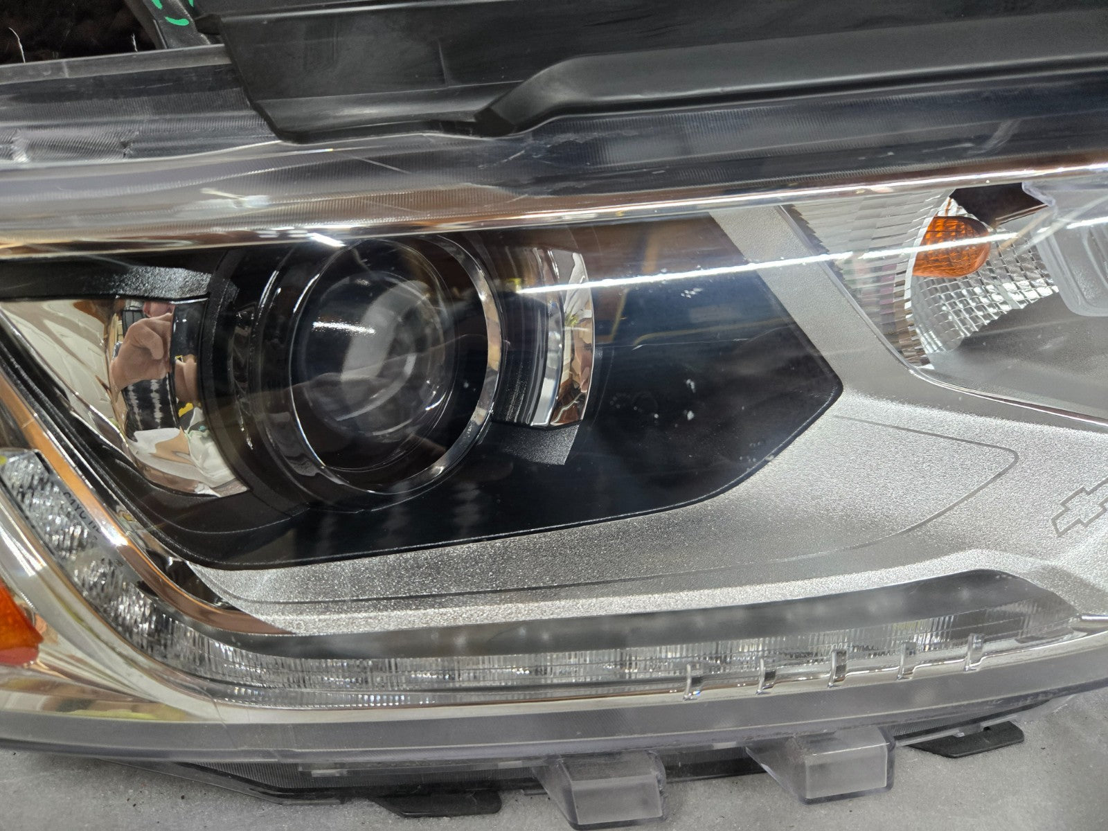 2018-2021 Chevrolet Traverse Xenon HID Headlight Right RH Passenger OEM 84721415