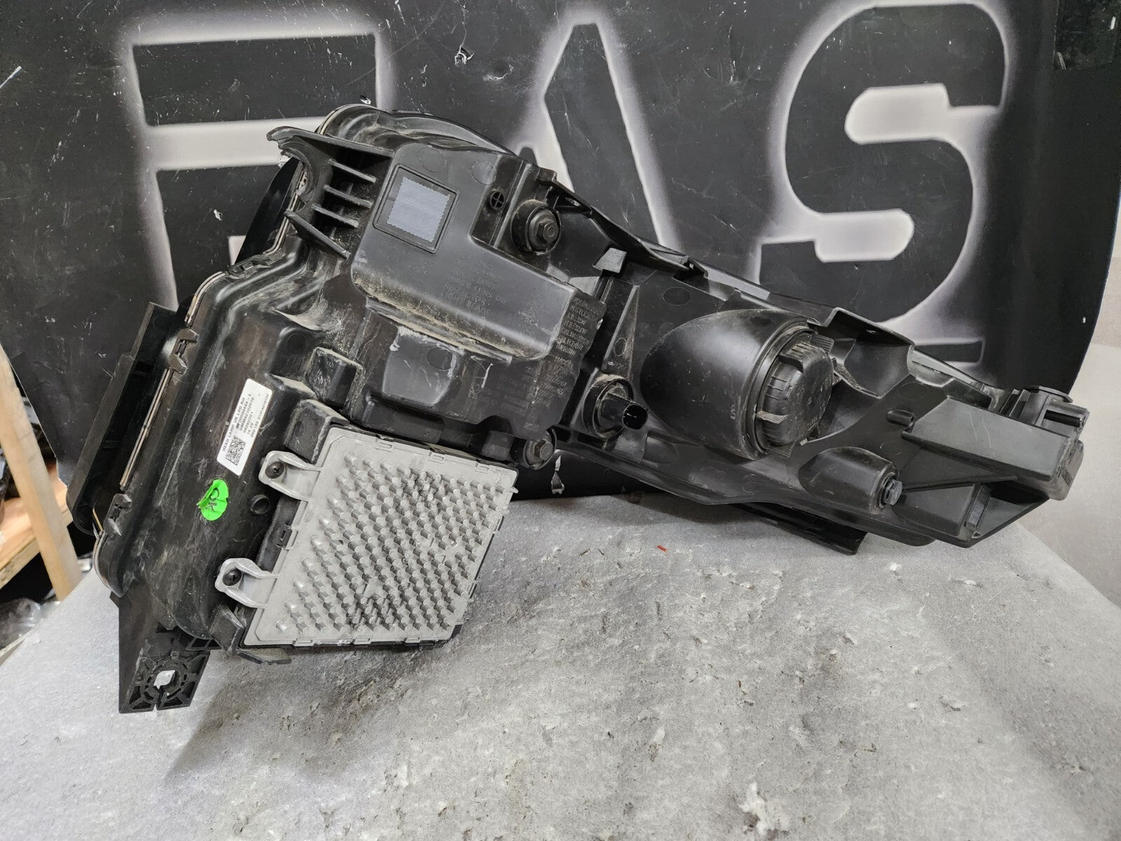 2021 2022 2023 RIVIAN R1T RIGHT PASSENGER SIDE LED HEADLIGHT COMPLETE OEM