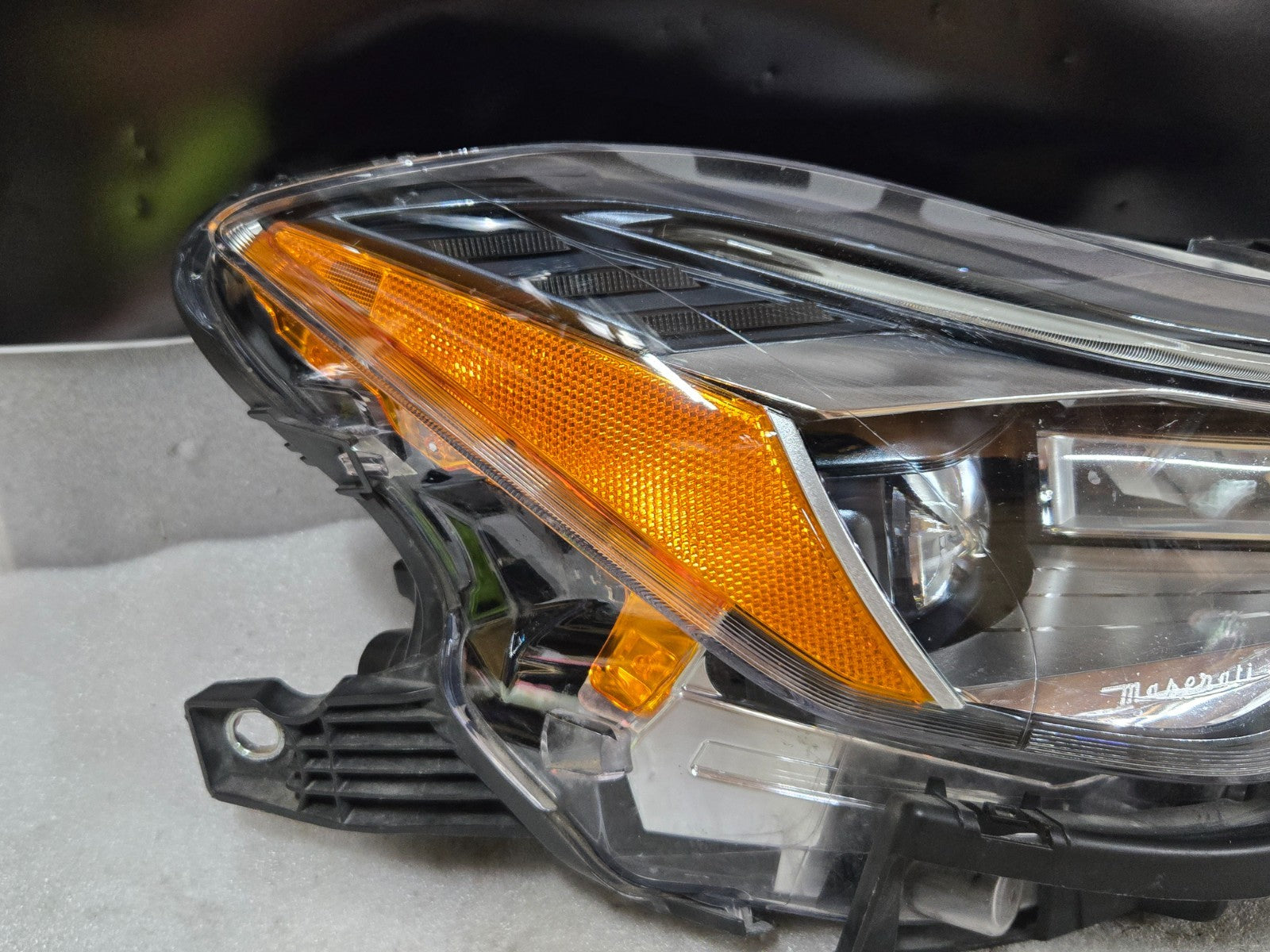 2018-2021 MASERATI QUATTROPORTE M156 RIGHT HEADLIGHT LED OEM 670100620 COMPLETE