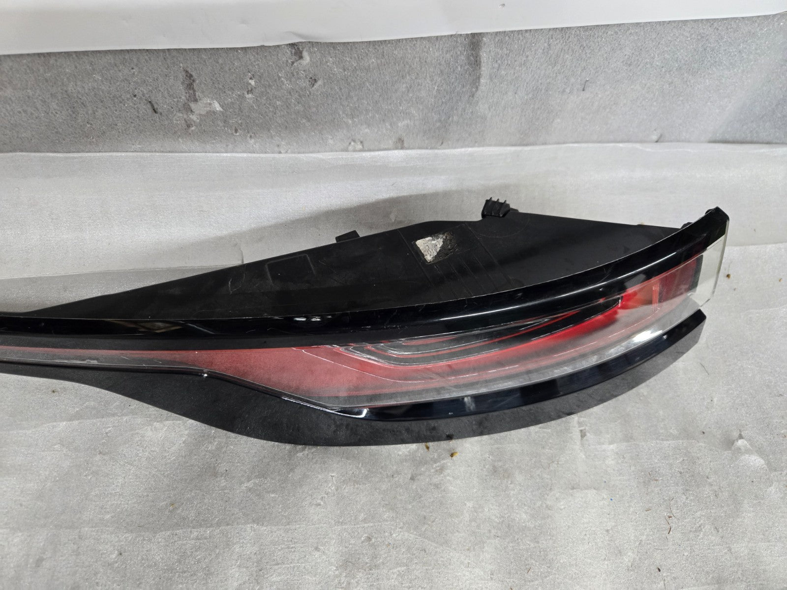 2018-2023 LAND RANGE ROVER VELAR REAR LEFT DRIVER SIDE OUTER TAILLIGHT LAMP OEM