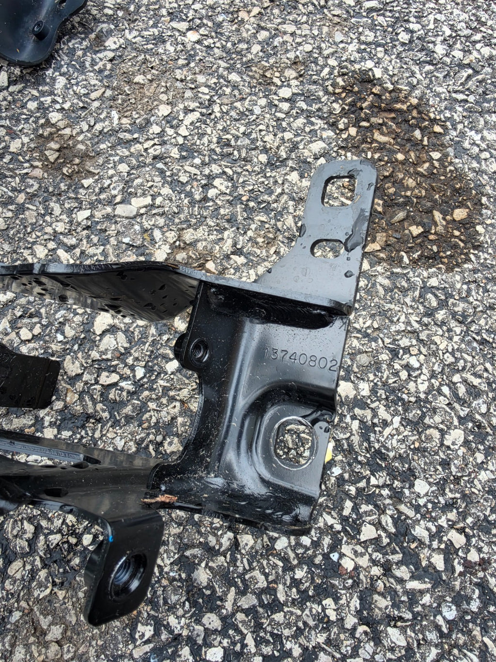 2023 BMW 5 Series M550 RH Right Headlight Support Mount Bracket OEM 7383858