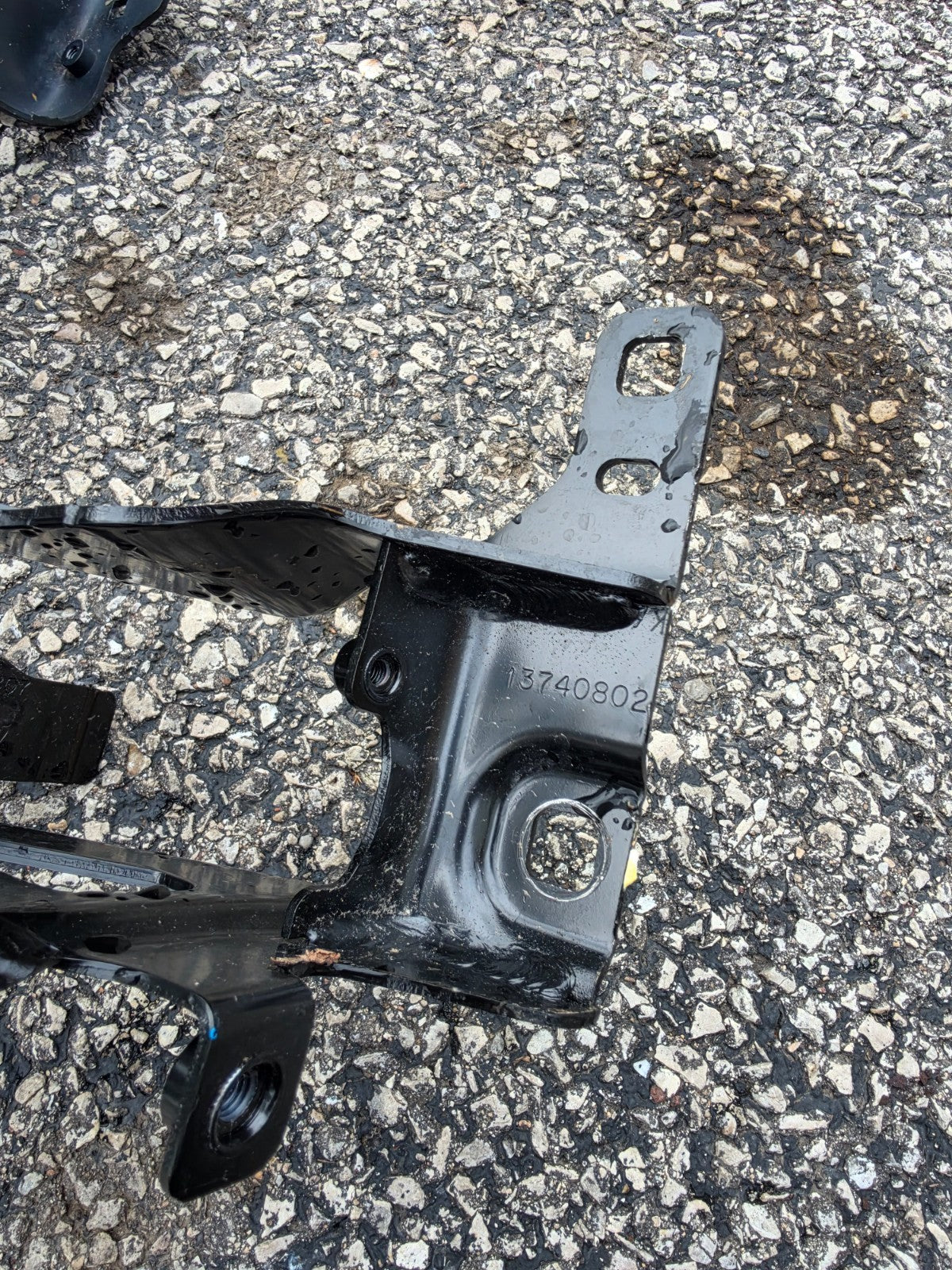 2023 BMW 5 Series M550 RH Right Headlight Support Mount Bracket OEM 7383858