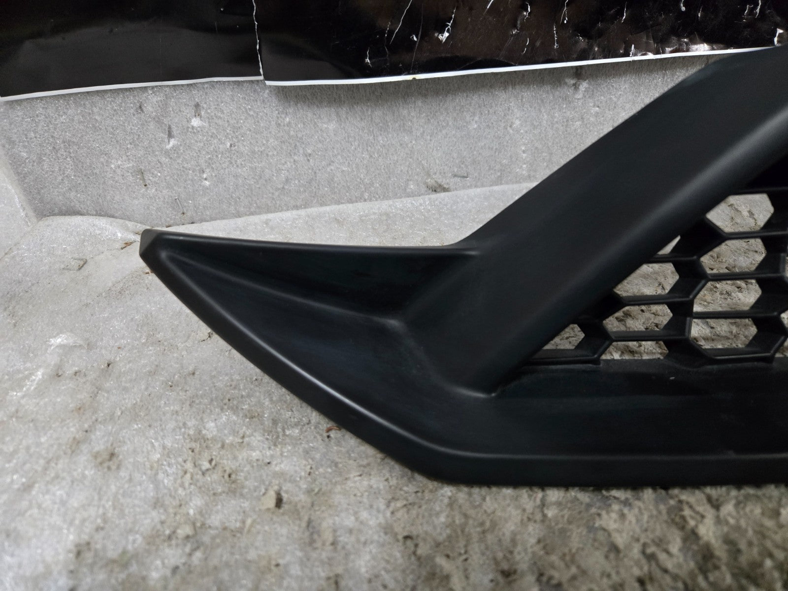 2017-2019 LAMBORGHINI HURACAN LP640-4 REAR BUMPER VENT GRILLE LH DRIVER OEM
