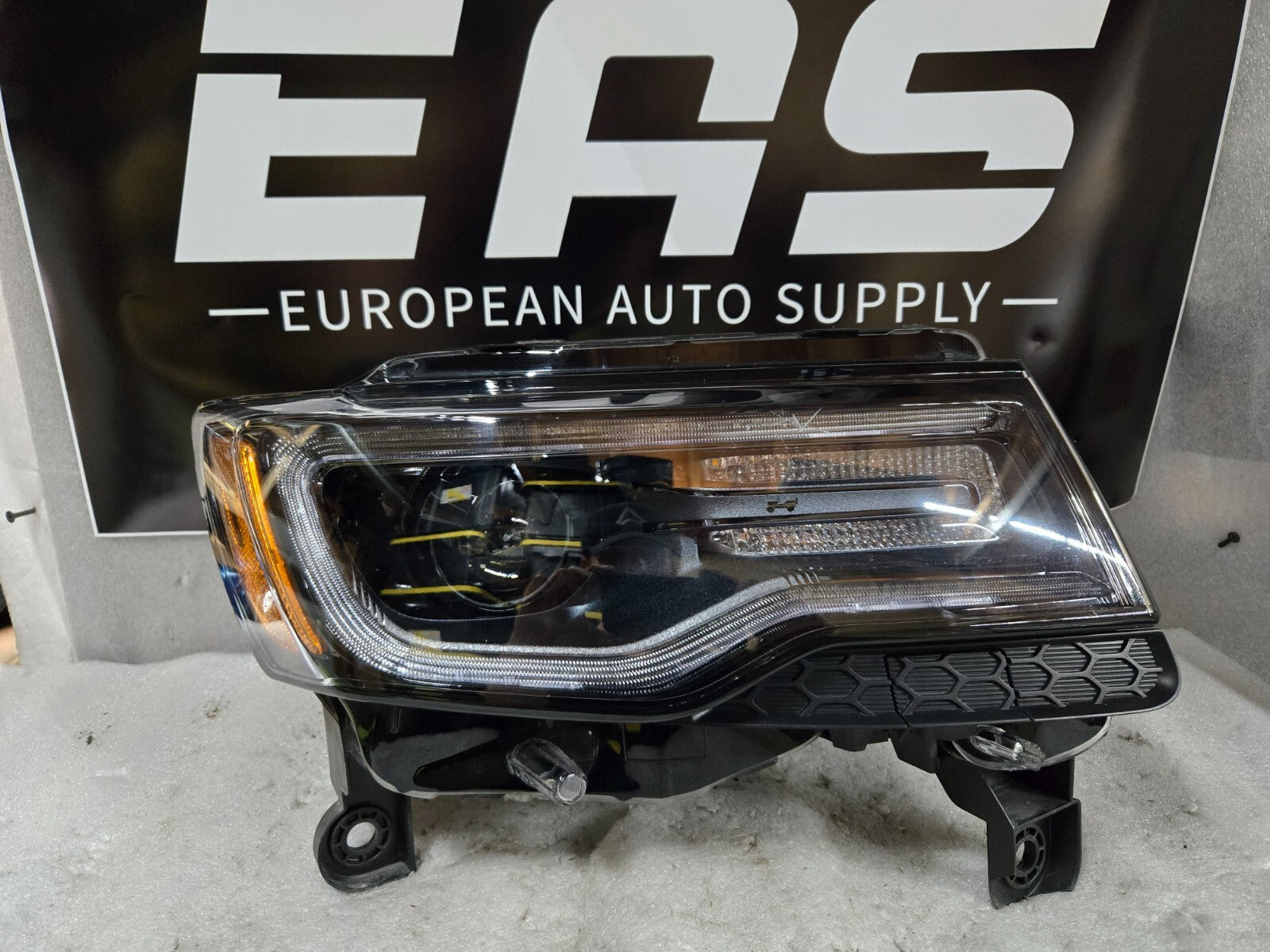 2016-2022 Jeep Grand Cherokee NON-AFS Headlight Black Right RH Passenger OEM H