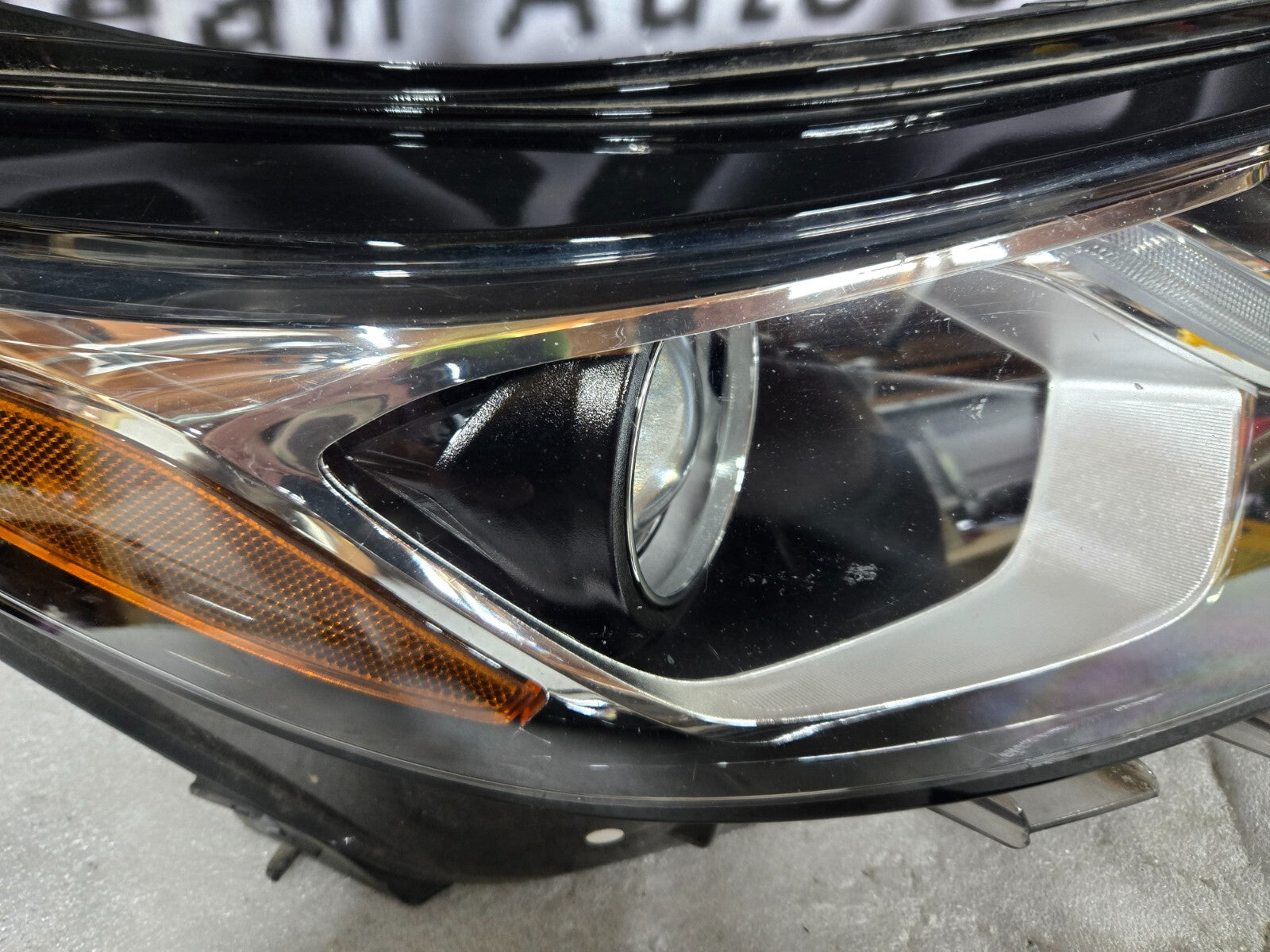 2018 2019 2020 Chevrolet Equinox Headlight Halogen Right RH GM OEM 84428284