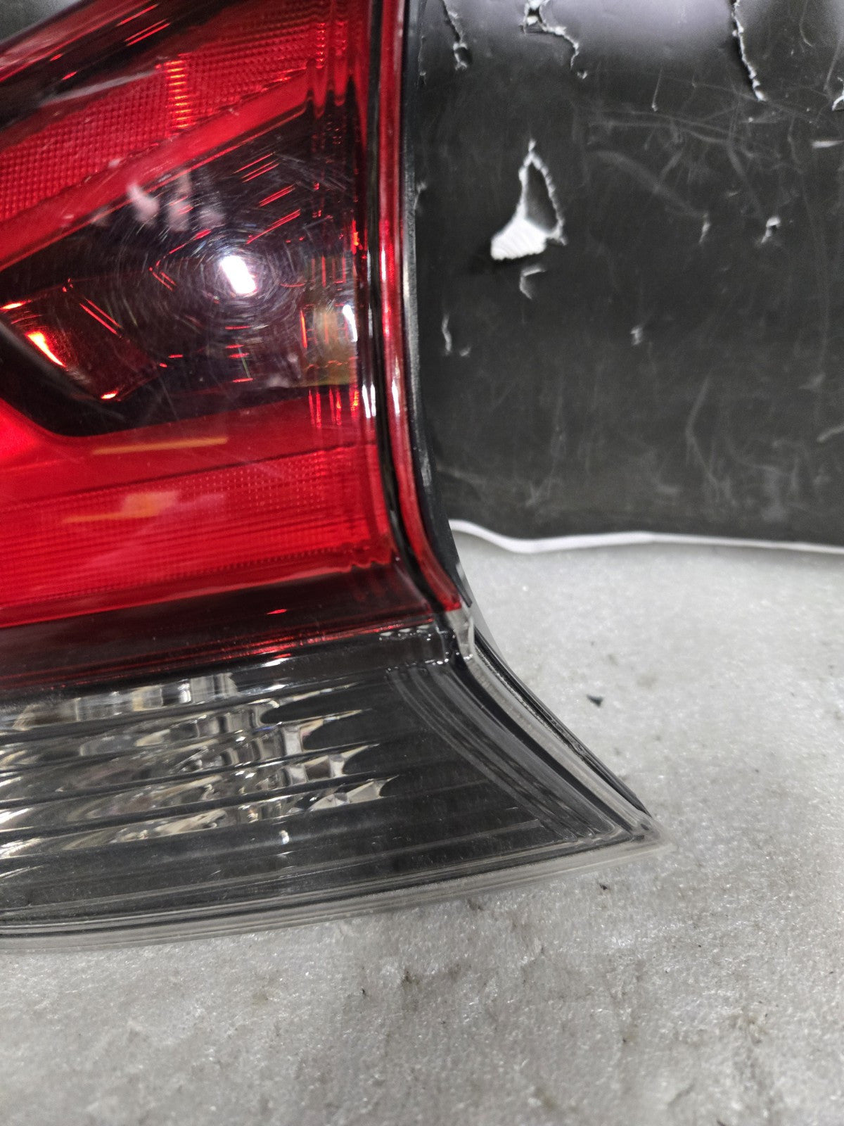 2017 2018 2019 NISSAN ROGUE PASSENGER RH LID TAIL LIGHT OEM C74R-10396 TC
